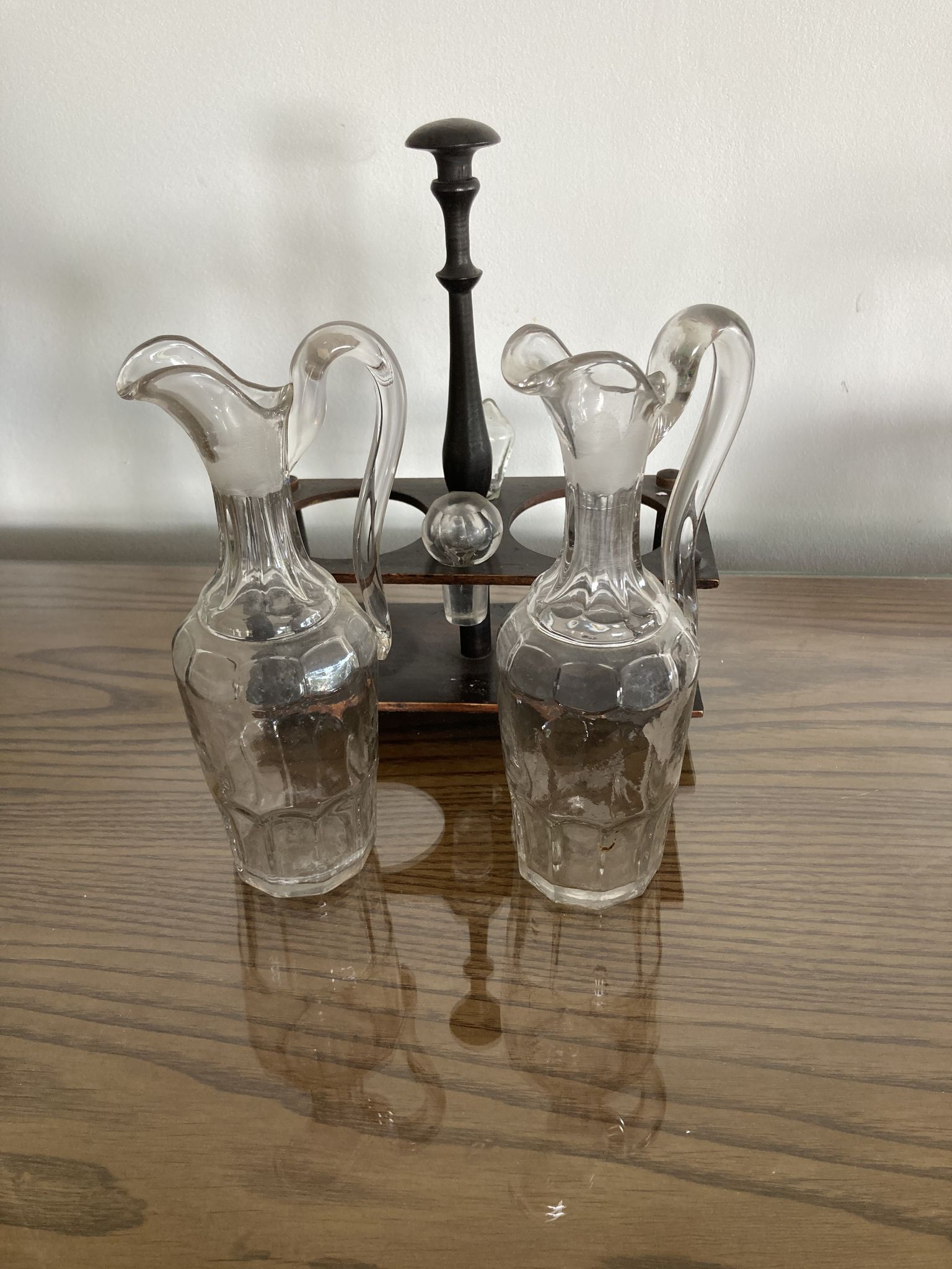 Servant oil and vinegar