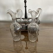 Servant oil and vinegar