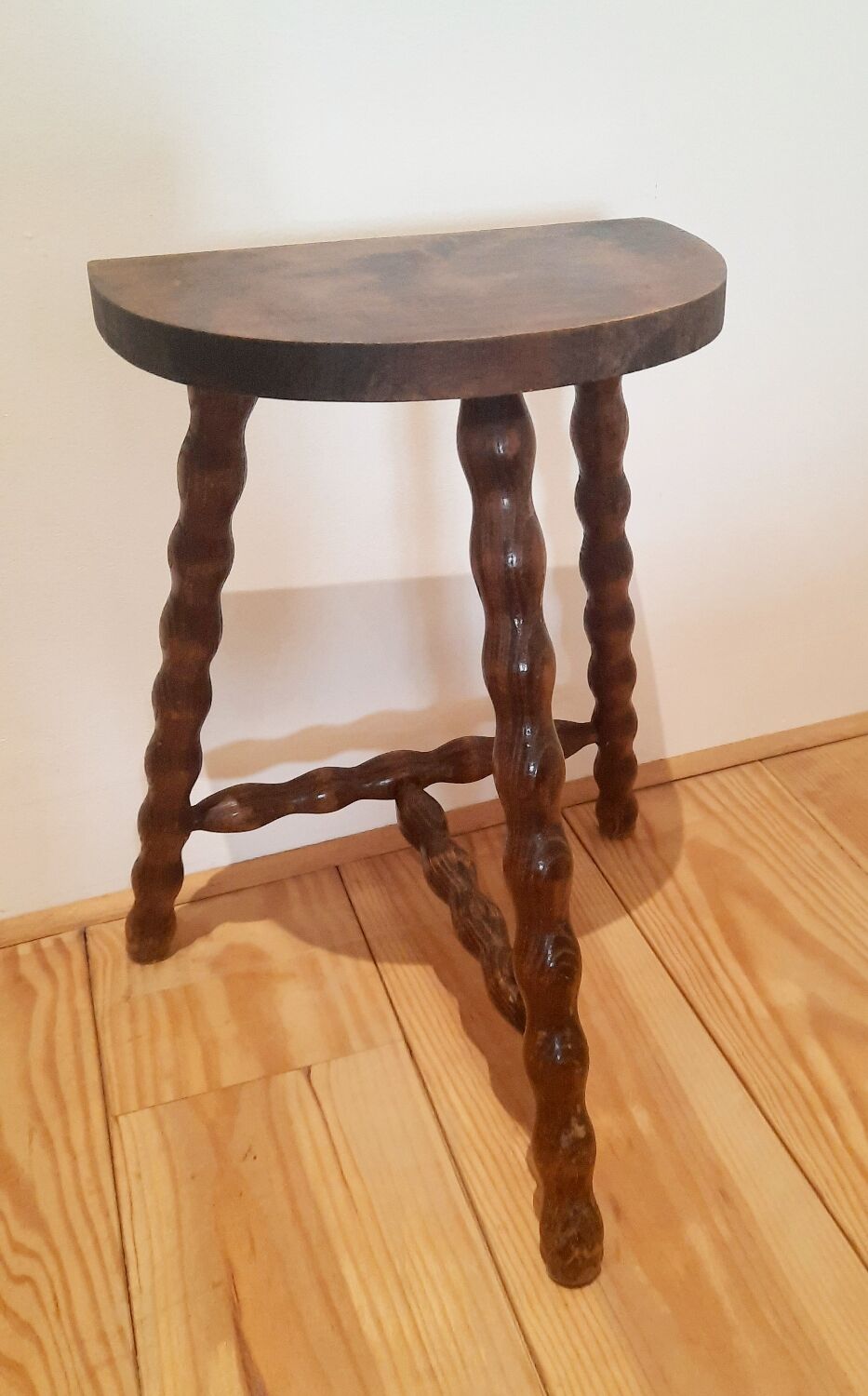 Wooden stool turned feet
