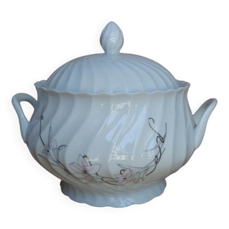 Porcelain tureen