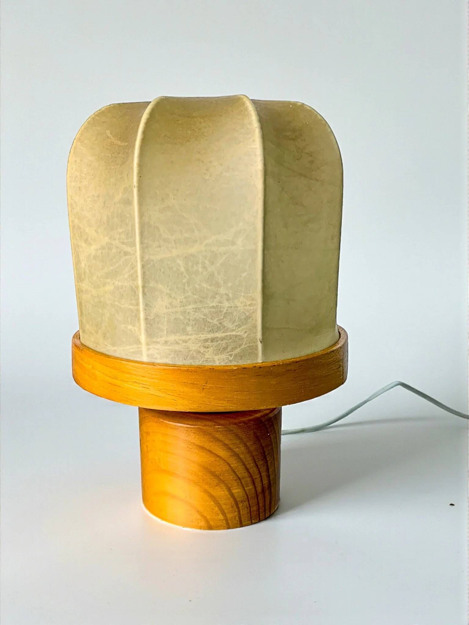 Italian "Cocoon" table lamp, resin and pine wood, 1970s