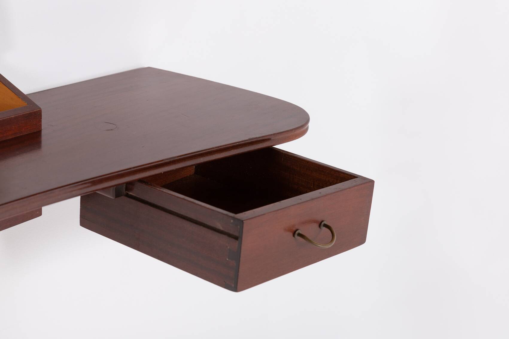 Étagère-console murale danoise moderne du milieu du siècle par Frode Holm pour Illums Bolig