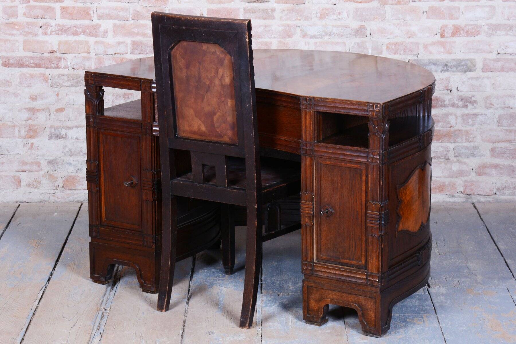 Czech Cubistic Writing Desk in Oak and Walnut, 1910s