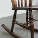 Chaise berçante Windsor en chêne anglais du début du 19e siècle.
