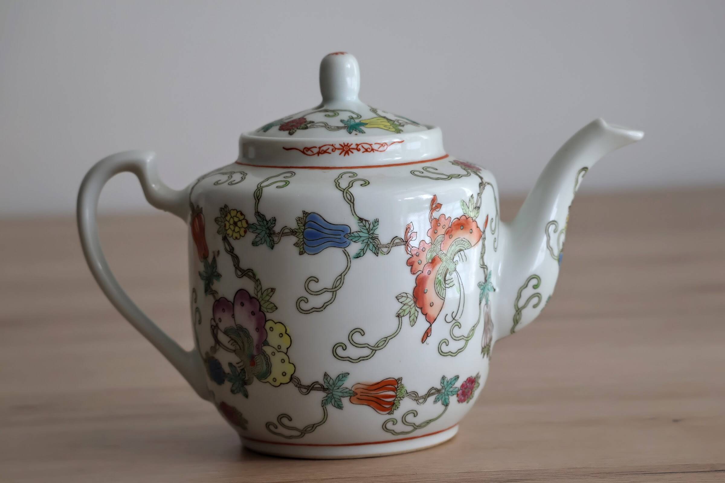Chinese hand painted teapot Jingdezhen