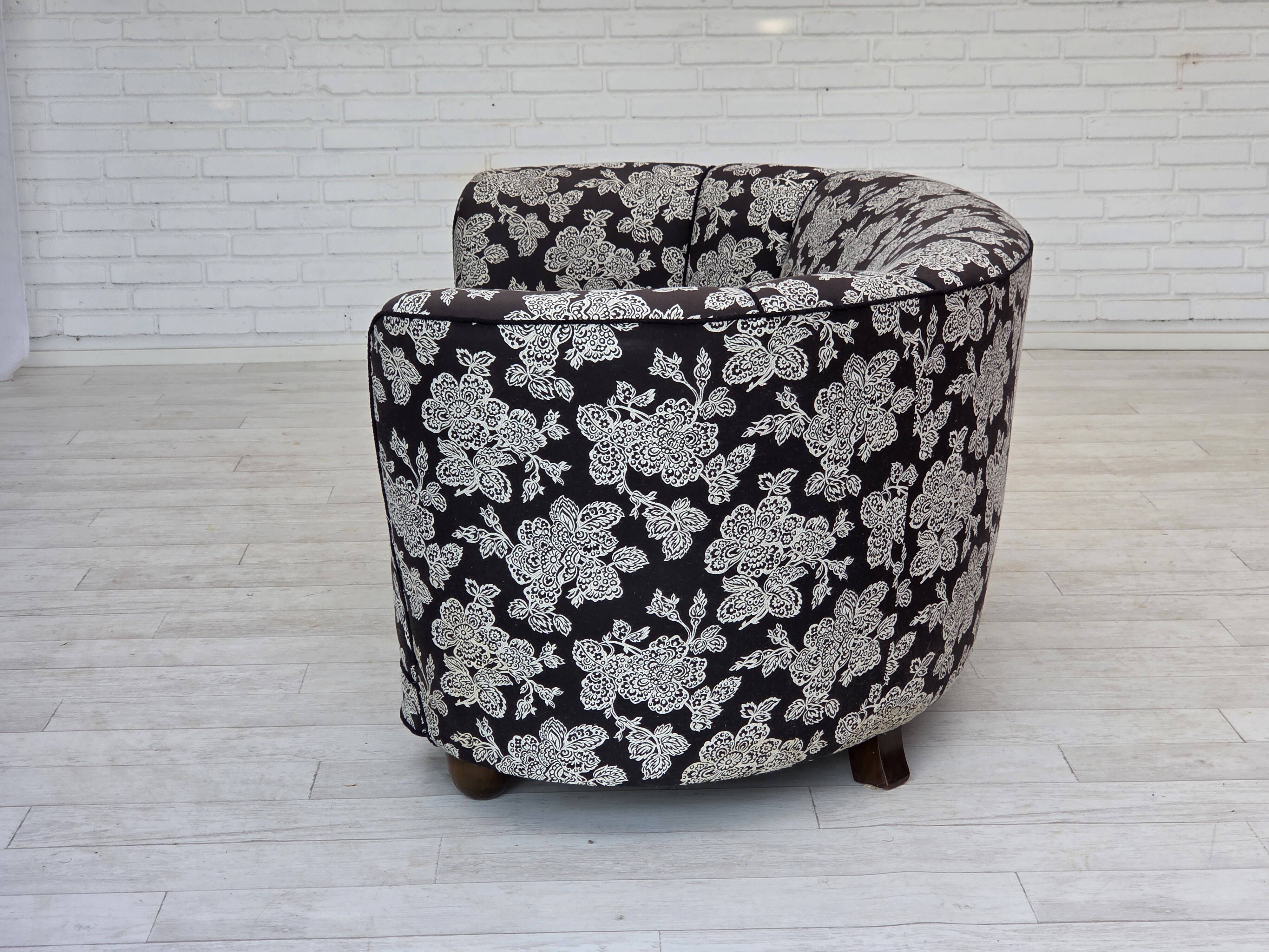 Canapé danois 2 places "Banan" des années 1960, tissu noir-blanc, bois de hêtre.