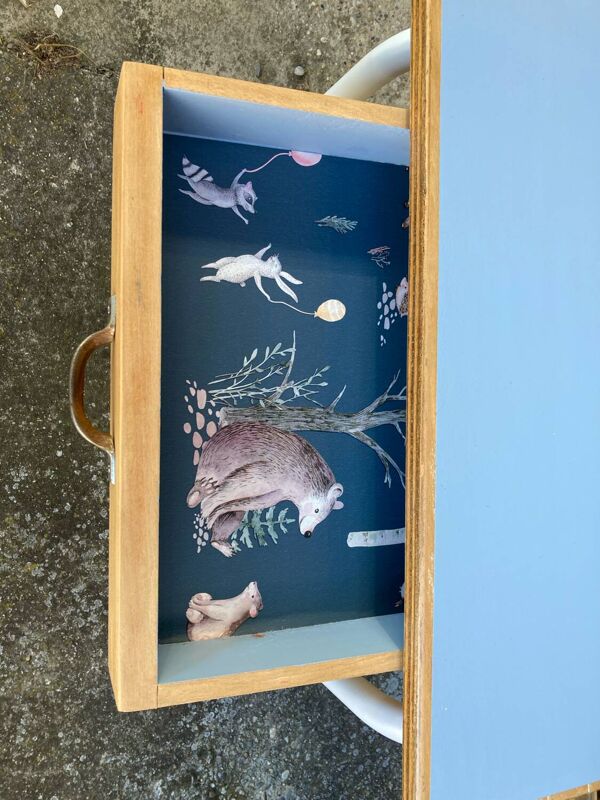 Bureau maternelle et sa chaise