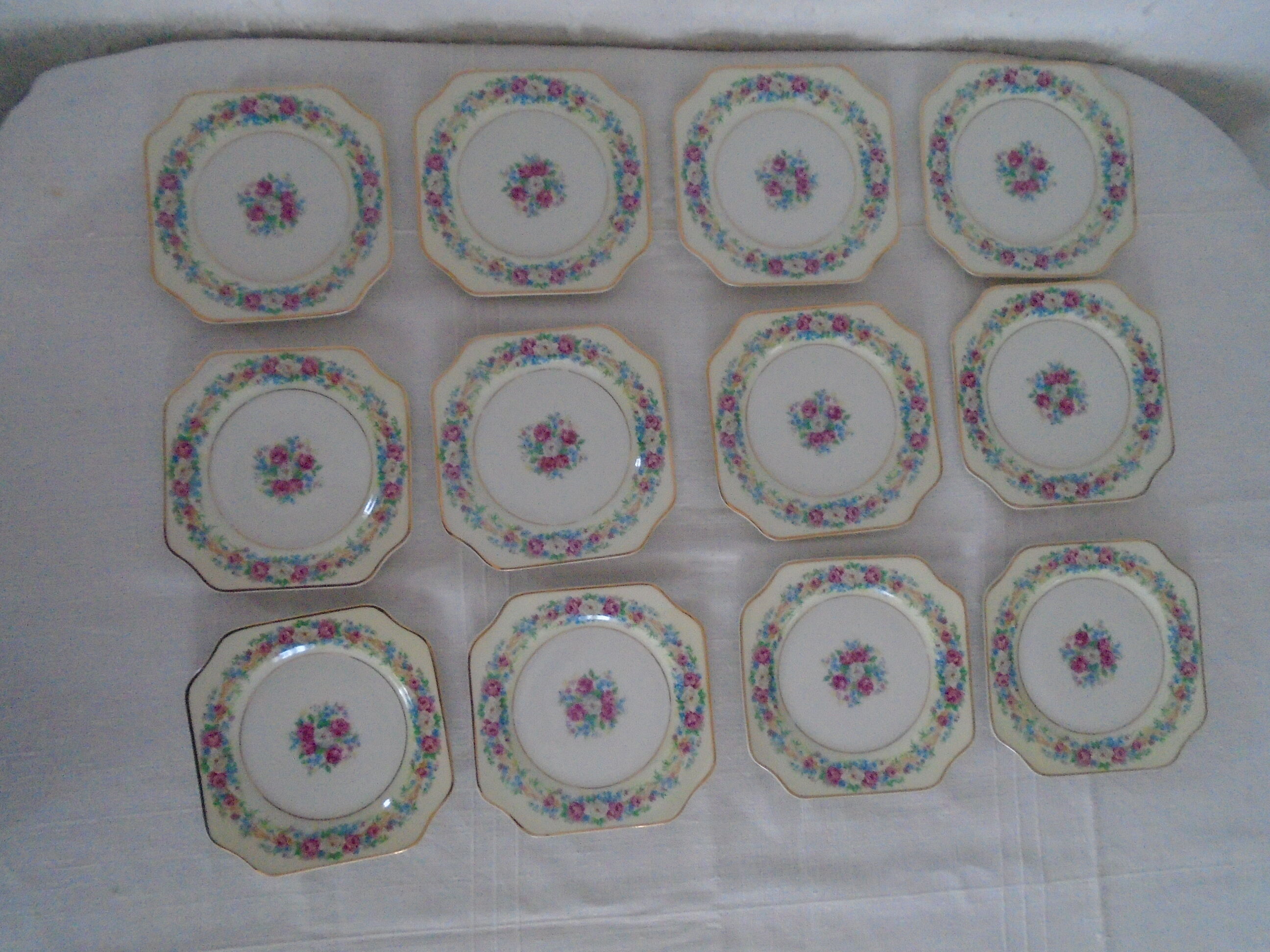 Série 12 assiettes desserts petites fleur limoges Robert Haviland Le