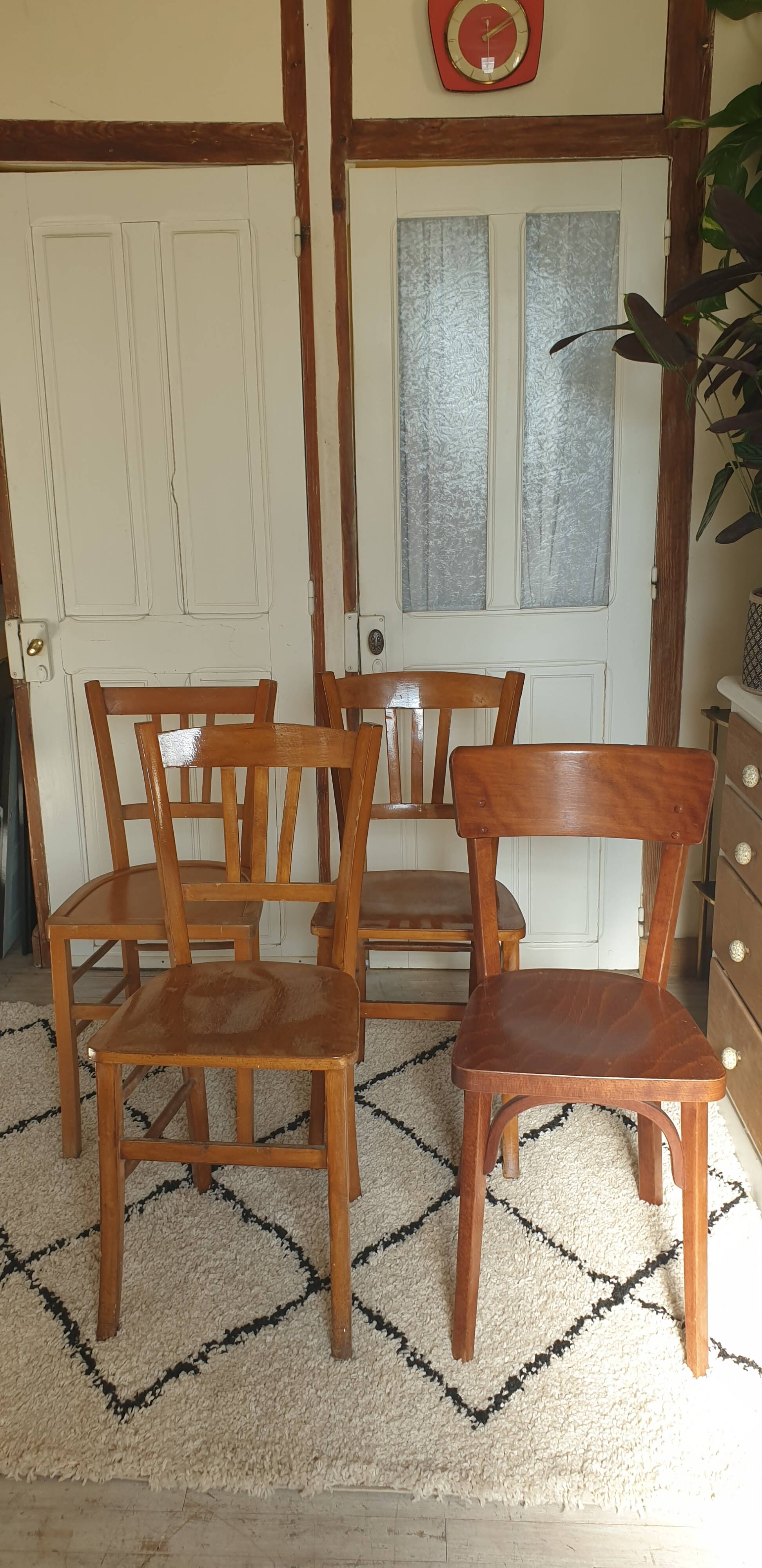 Quatre chaises bistrot