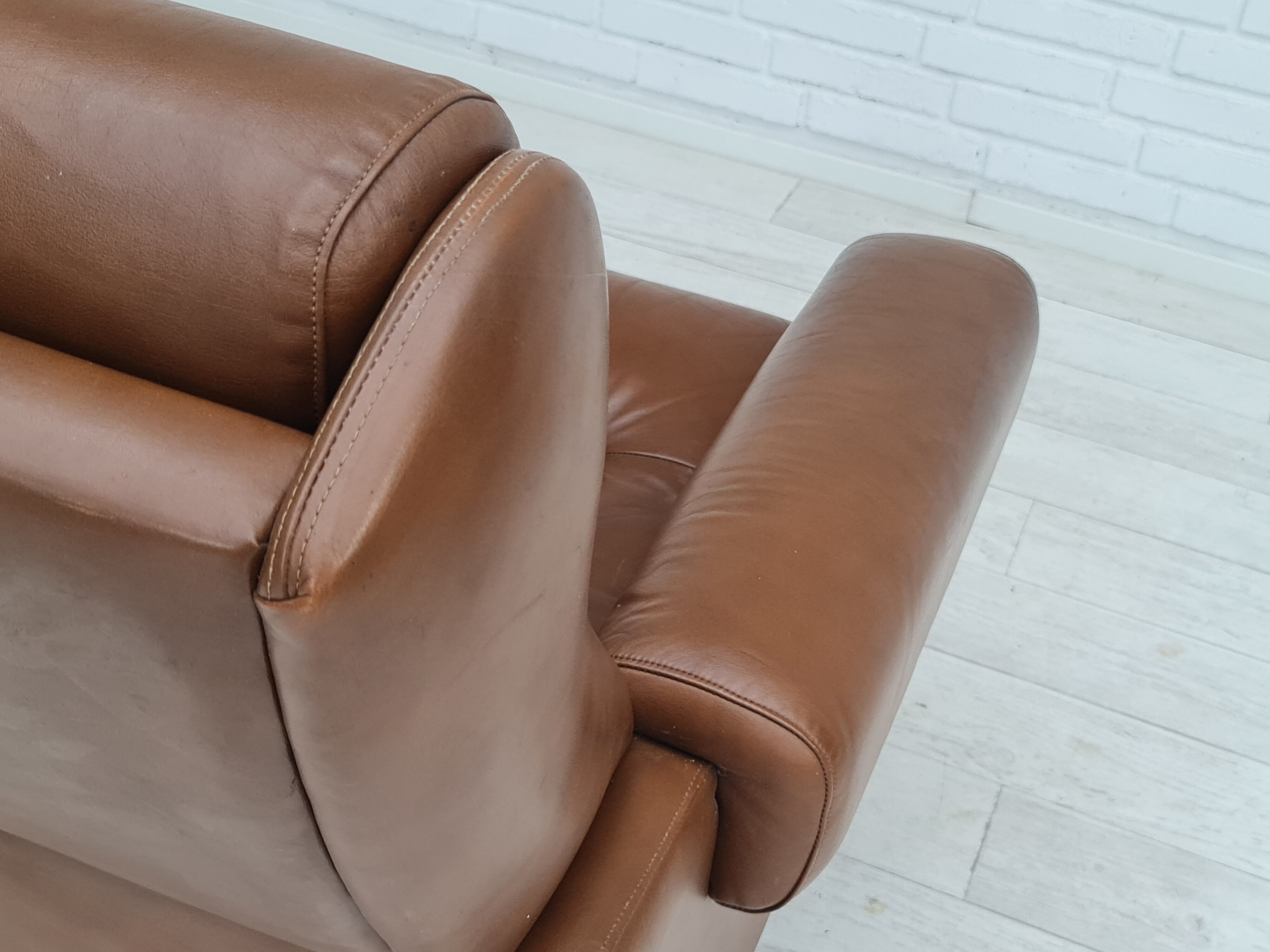 Fauteuil en cuir du milieu du siècle, années 1970