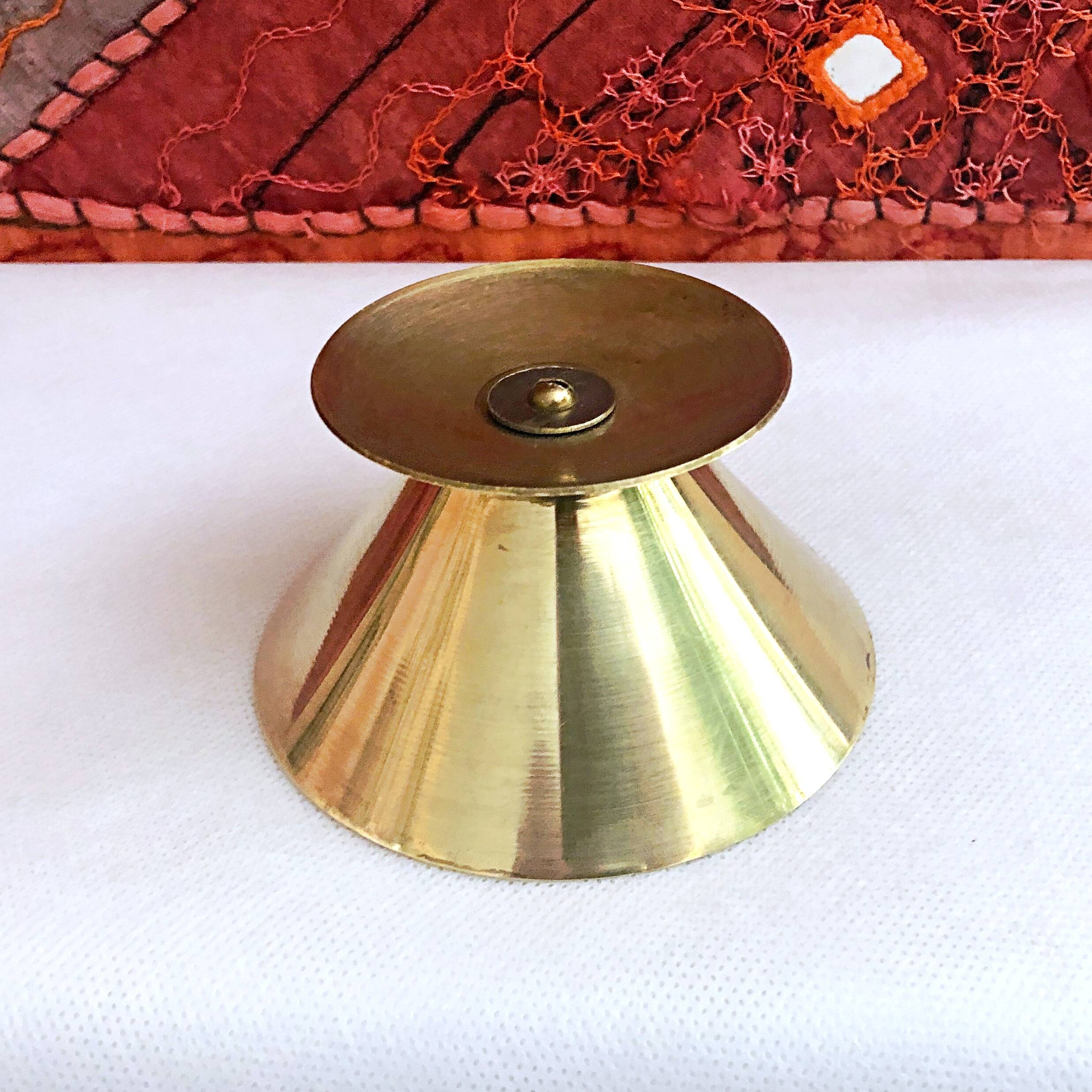 Table candle holder in golden brass