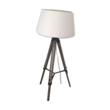 Tripod lamppost