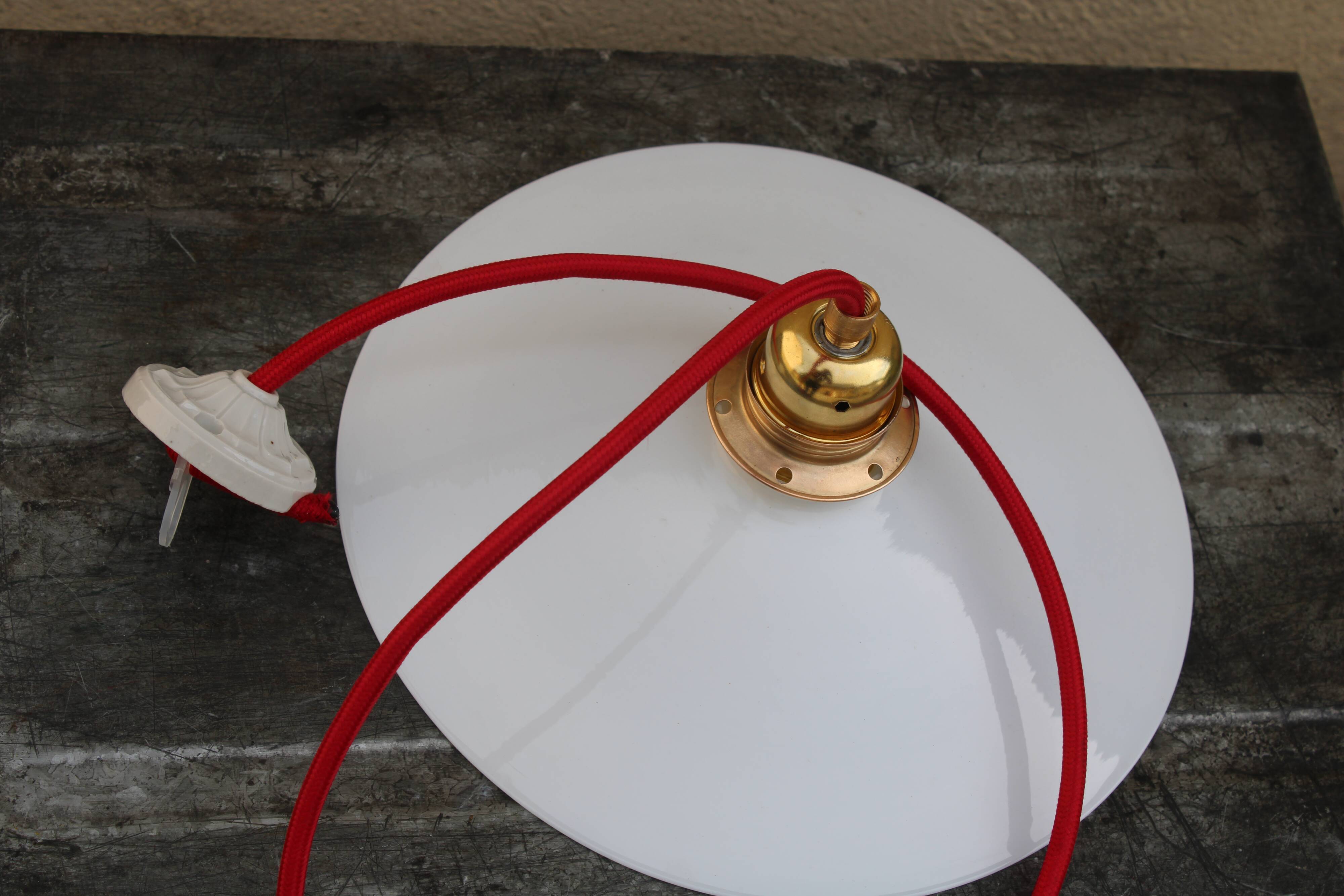 Hanging in white opaline