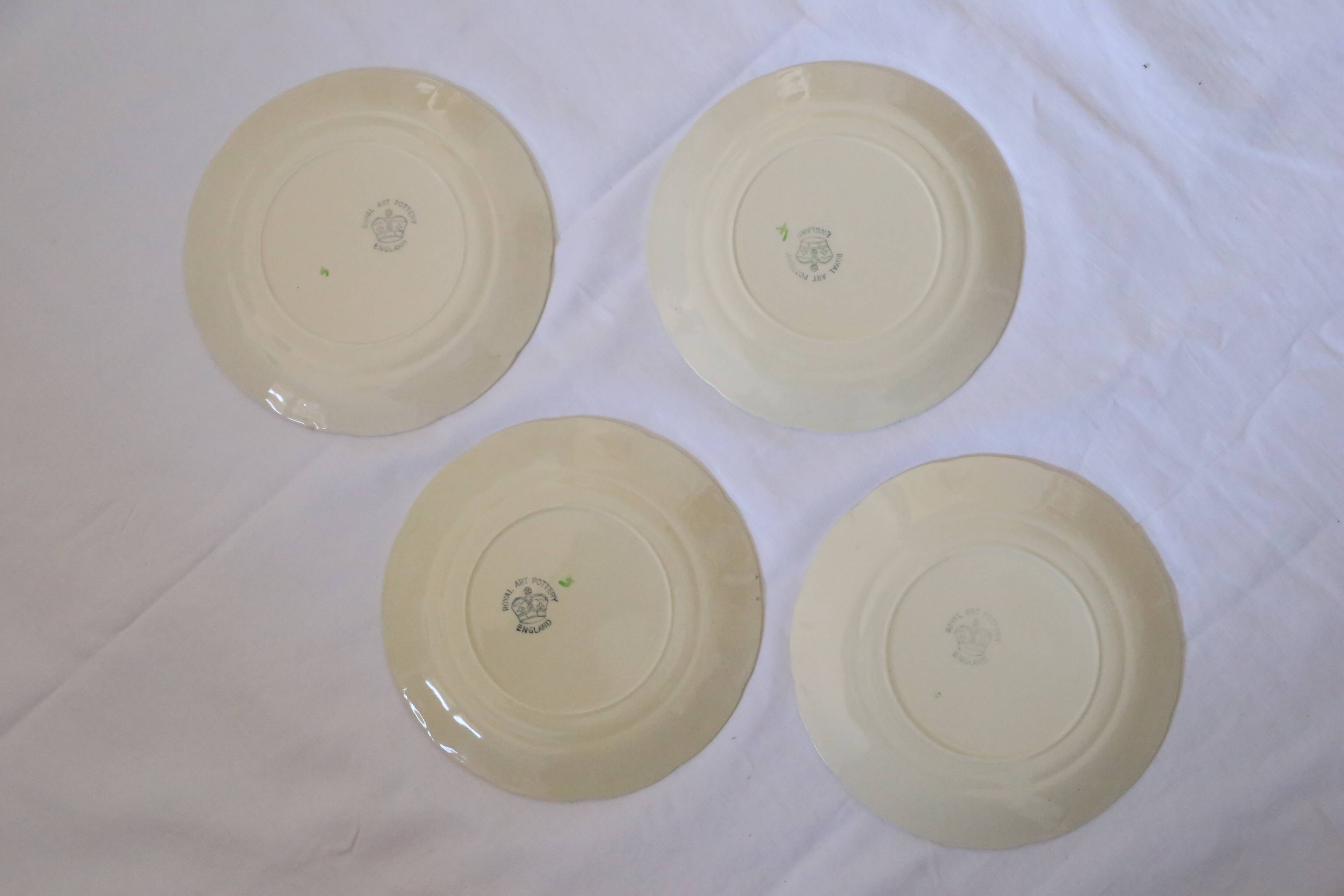 4 assiettes vintage Royal Art Pottery