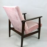 Fauteuil en velours rose années 1970