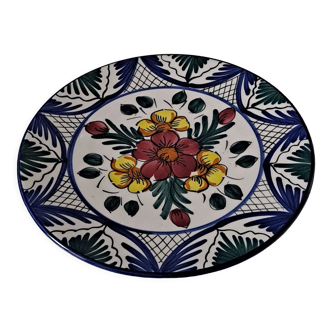 Flat flowery plate in earthenware of Manises