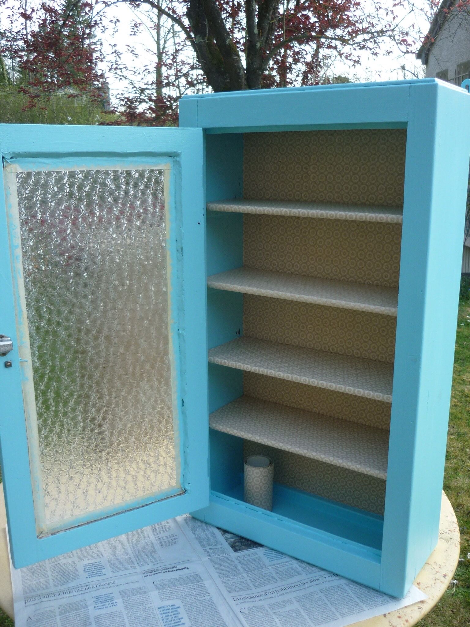 Toilet cabinet in blue wood opaque glass