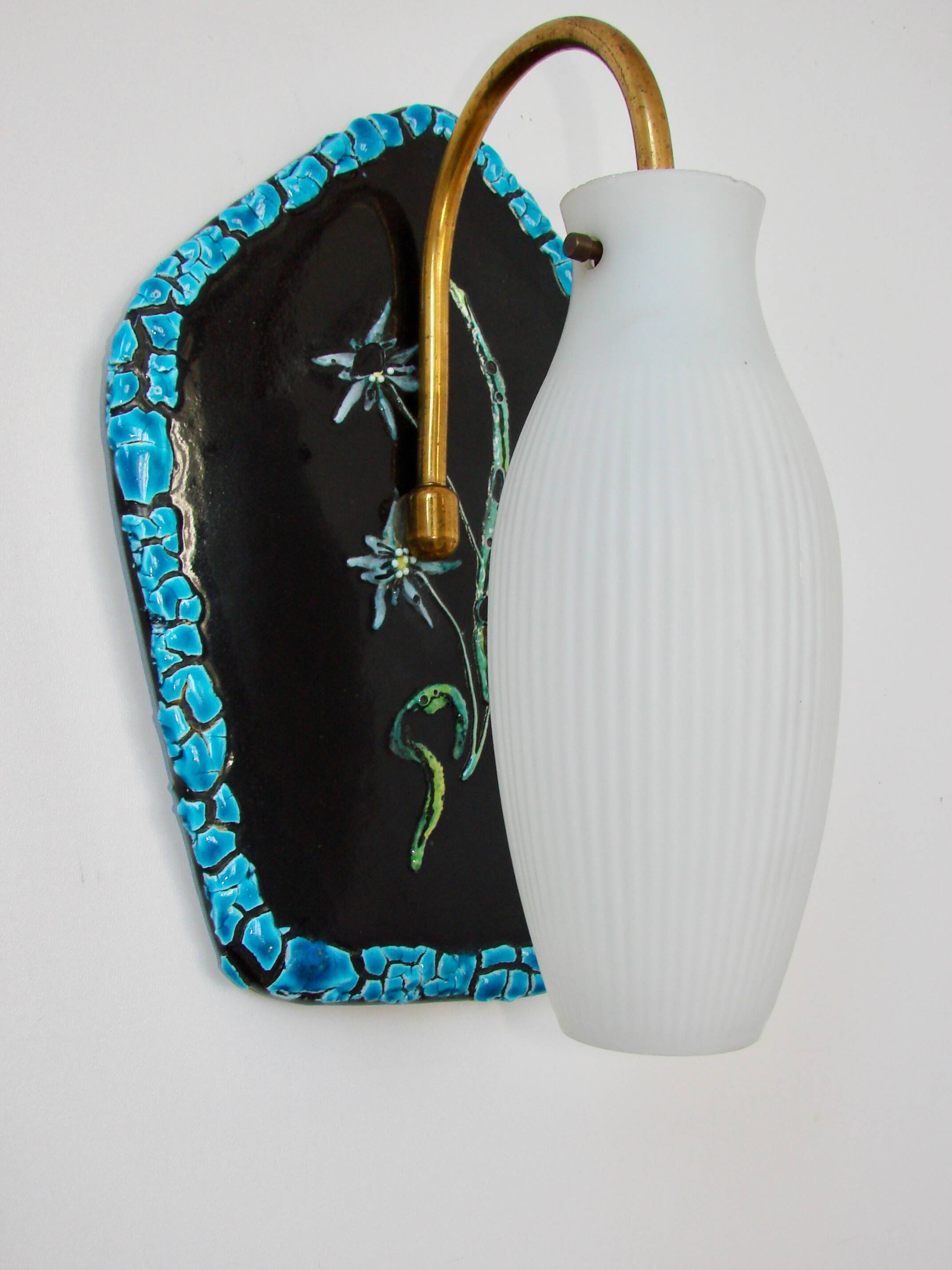 Wall lamp from the 1960s, made of ceramic. Good condition, 1xE14.