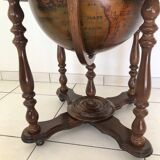 Bar en forme de globe terrestre vintage