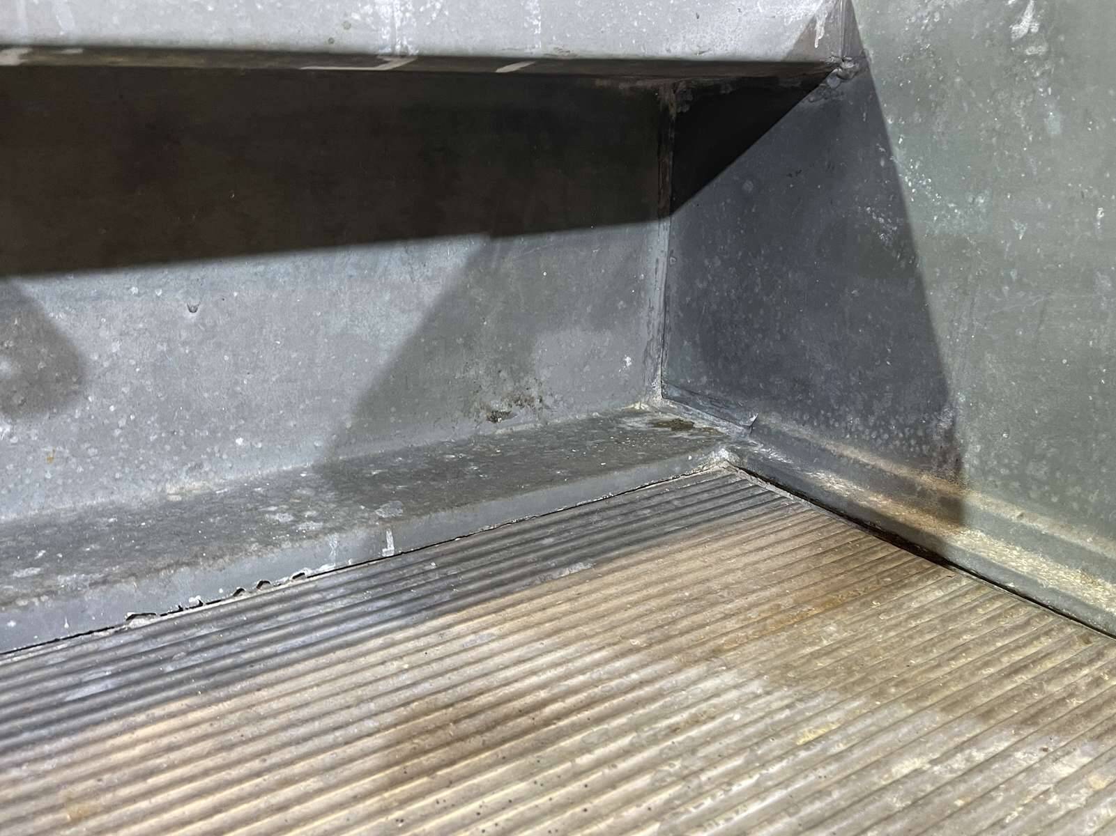 Comptoir de bar en chêne début XXème avec habillage d'époque zinc et étain