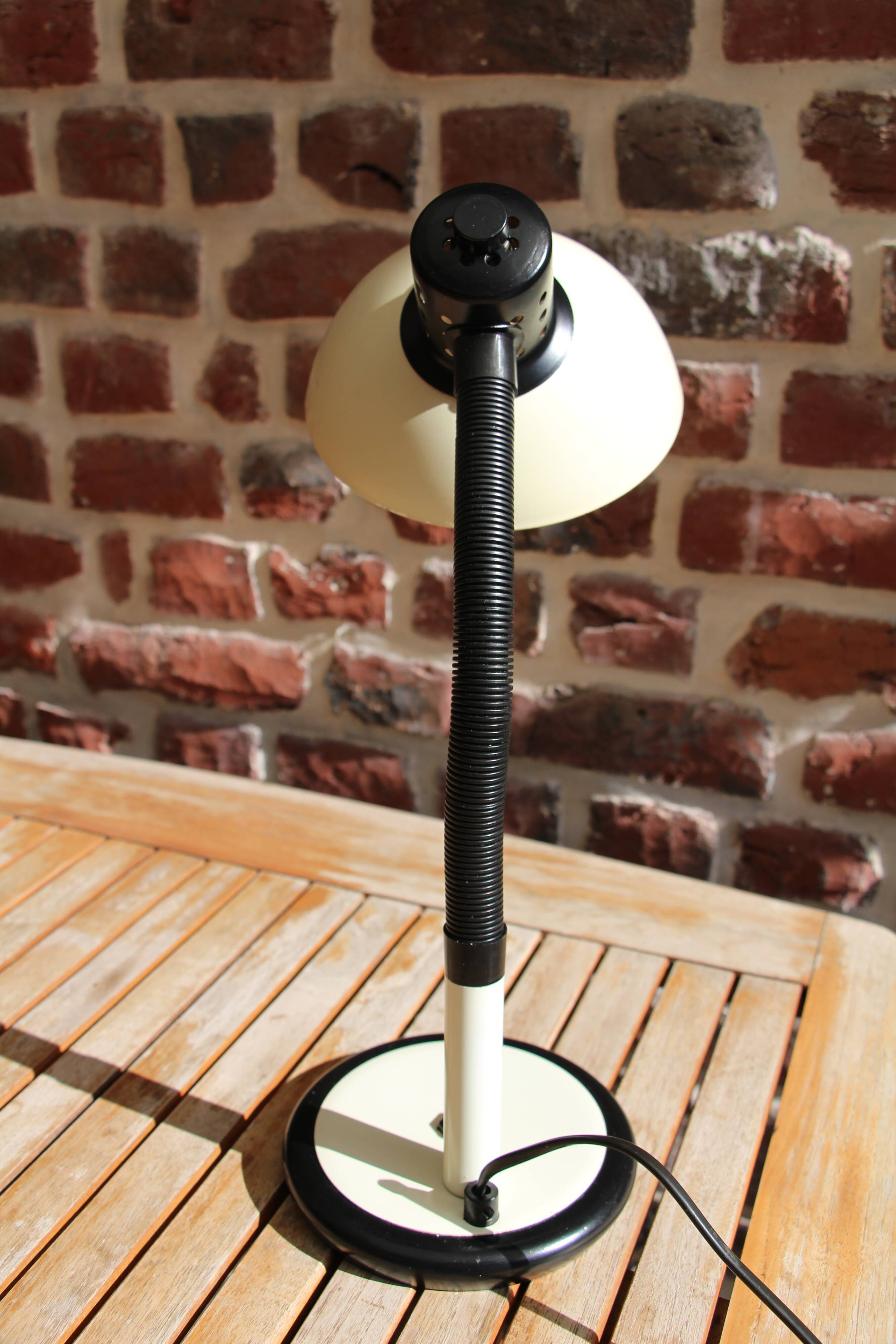 Beige Auminor desk lamp