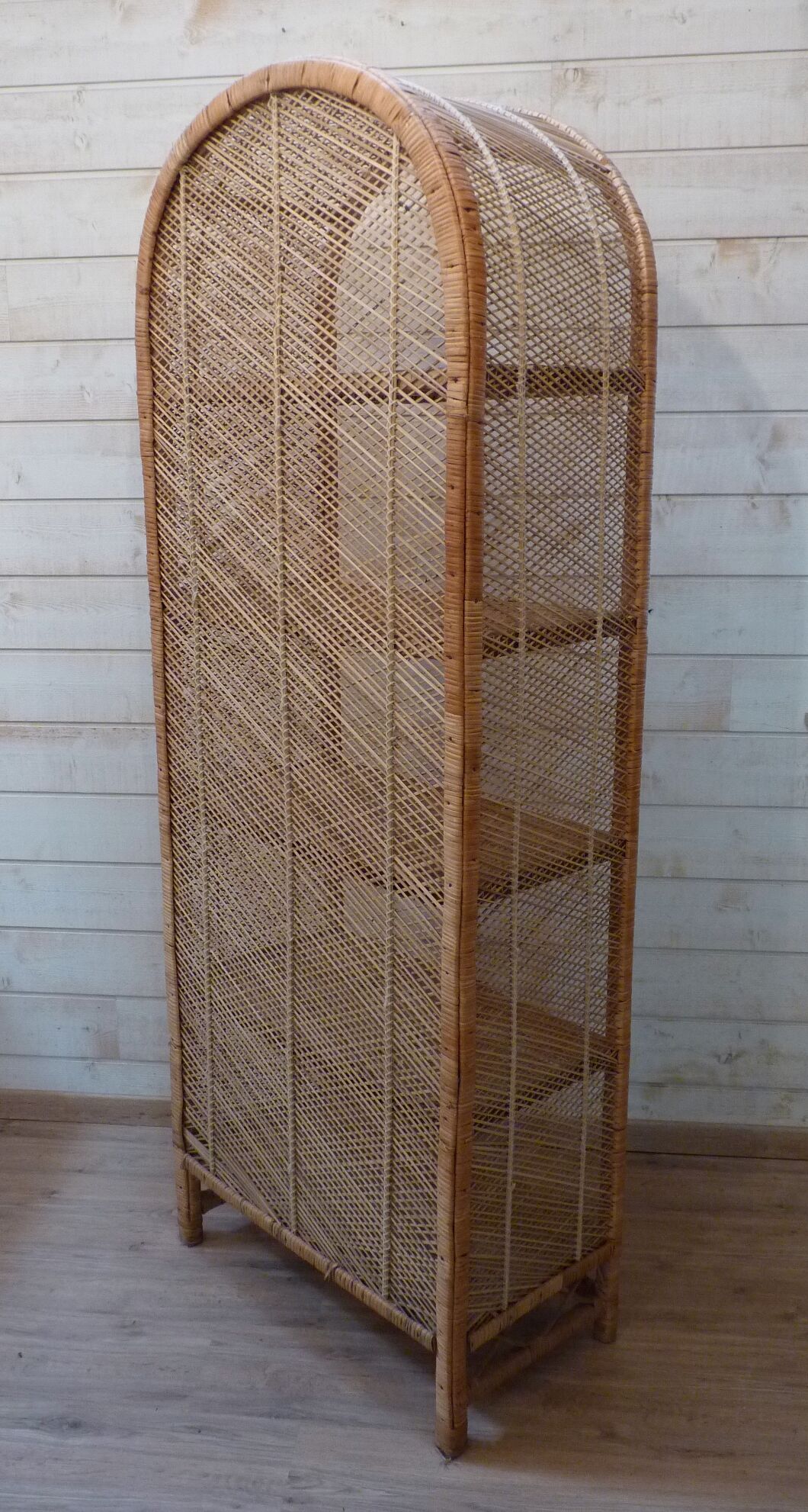 Large shelf rattan