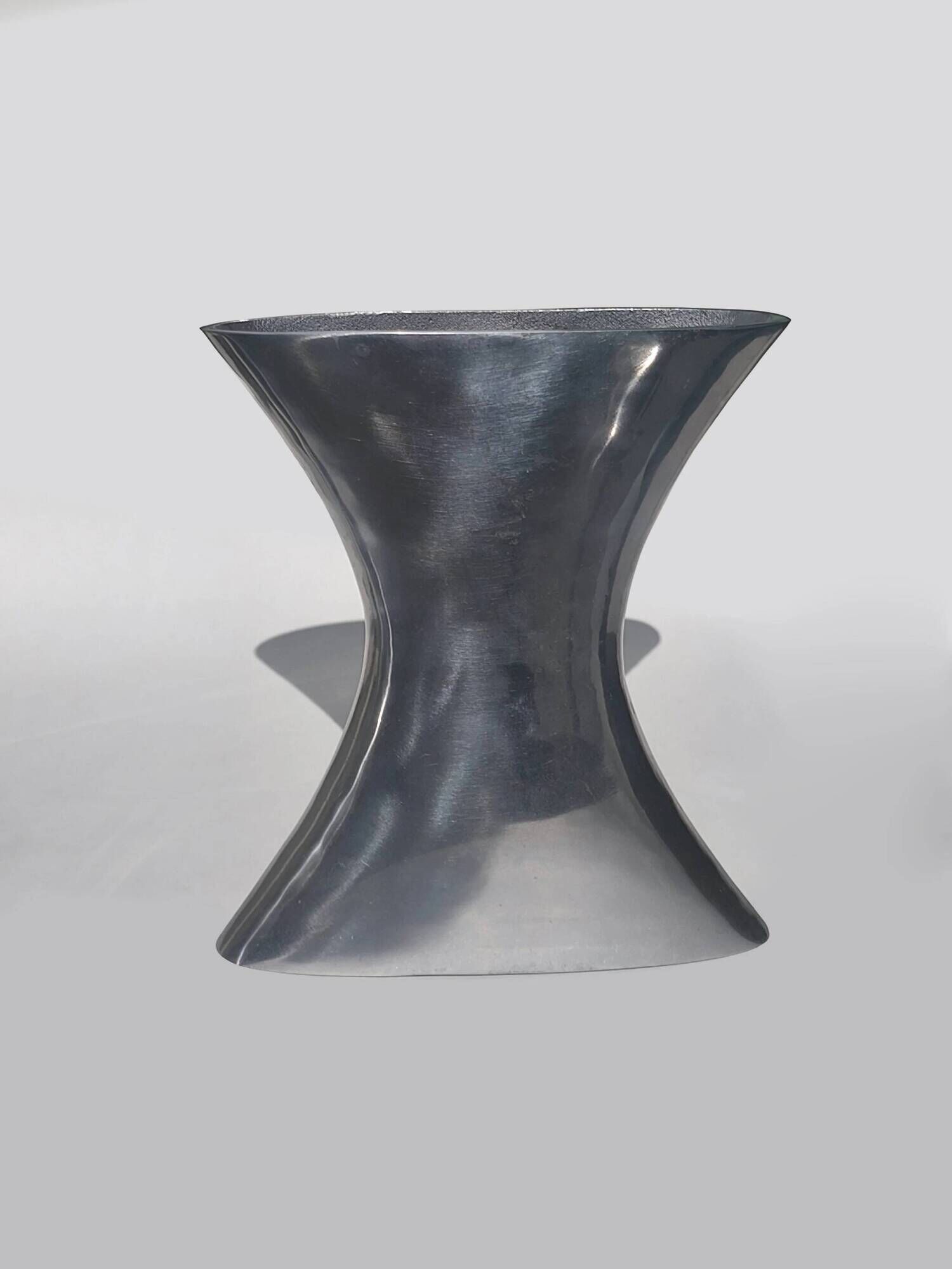 Vase sculptural
