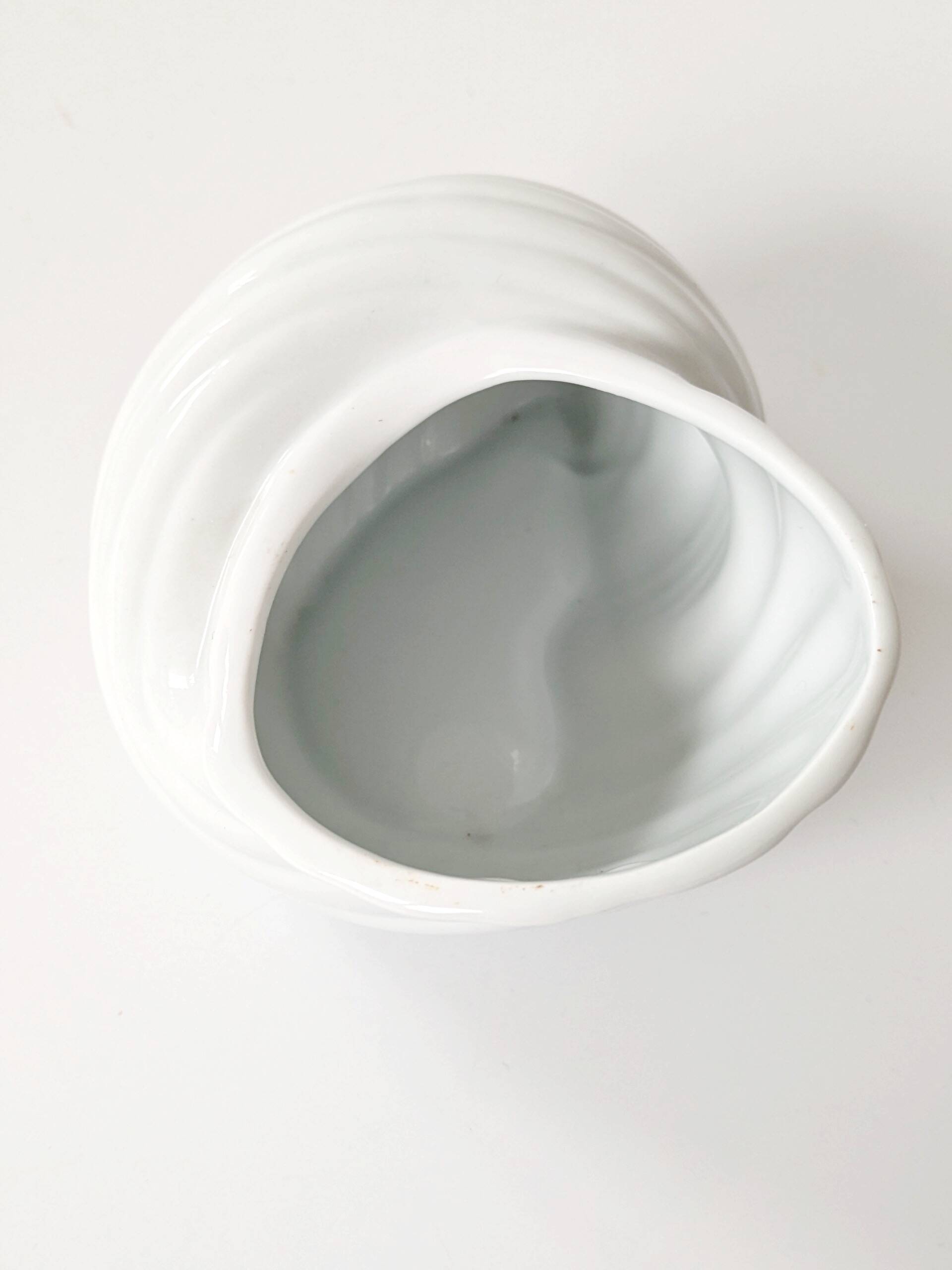 Shell-shaped porcelain catchall, Royal KPM Bavaria from the 1970s.