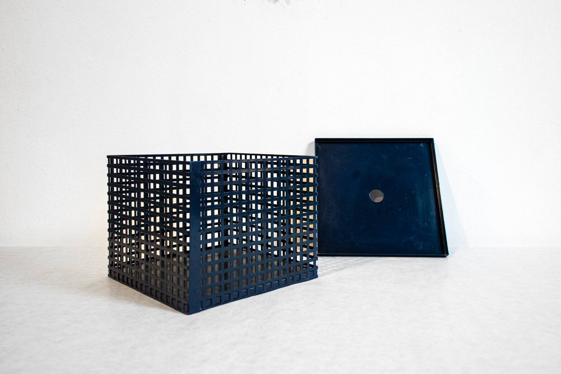 Scatola in metallo blu, anni '70