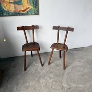 Paire de chaises tripodes savoyardes art populaire chêne