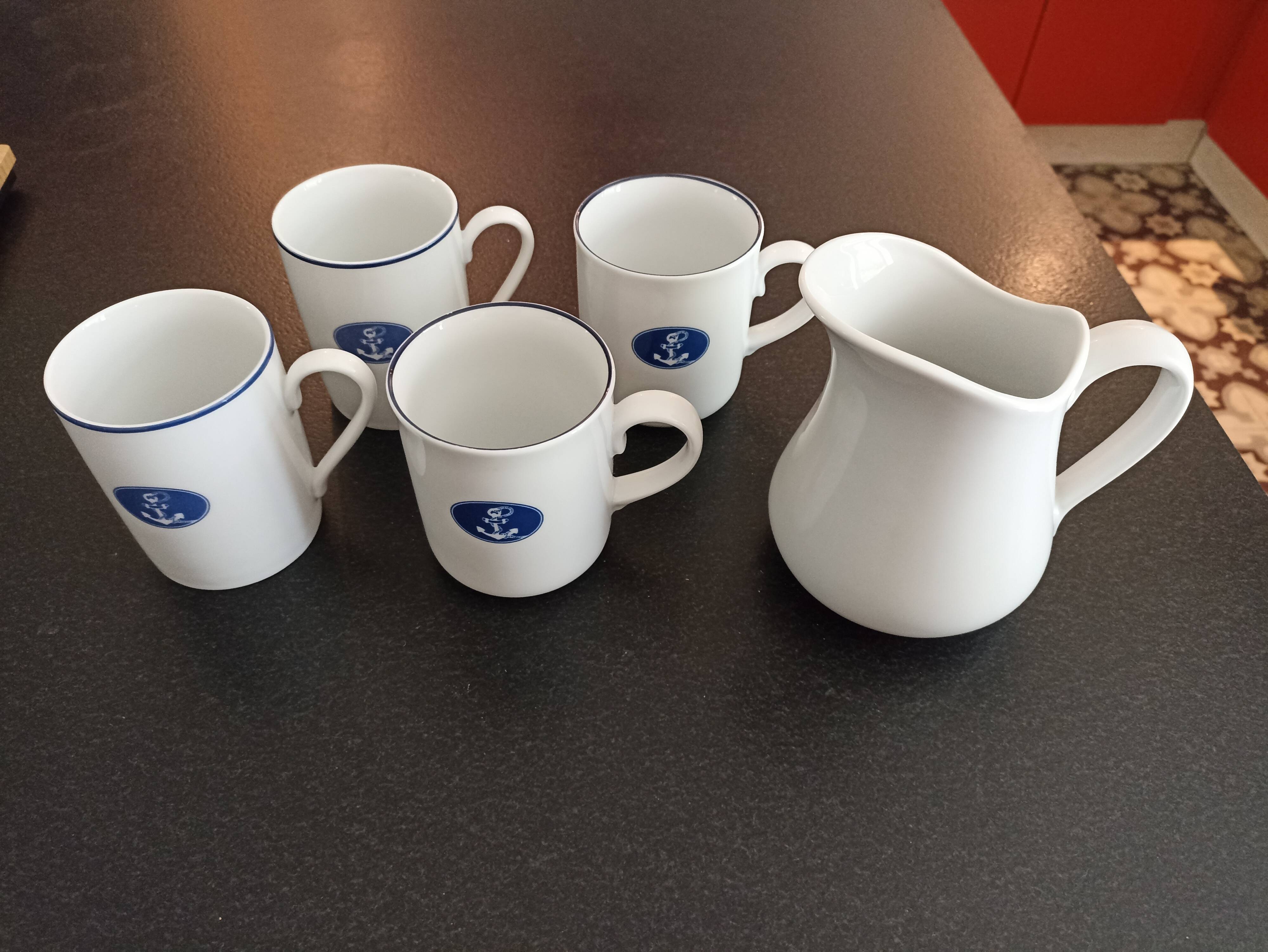 Lot 4 mugs & milk jug