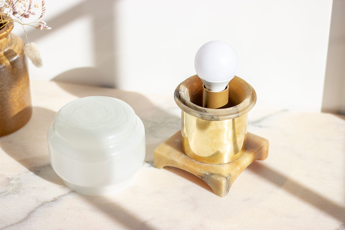 Art deco table lamp in brass and marble