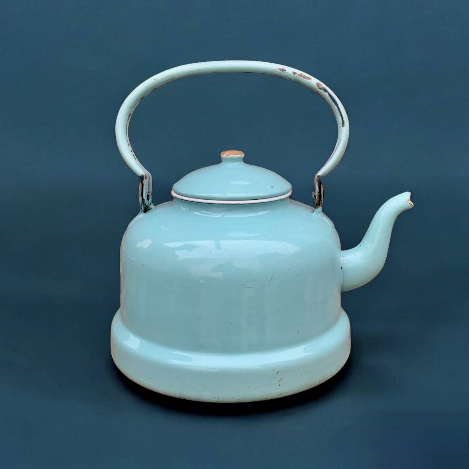 Large vintage kettle in blue enameled sheet metal