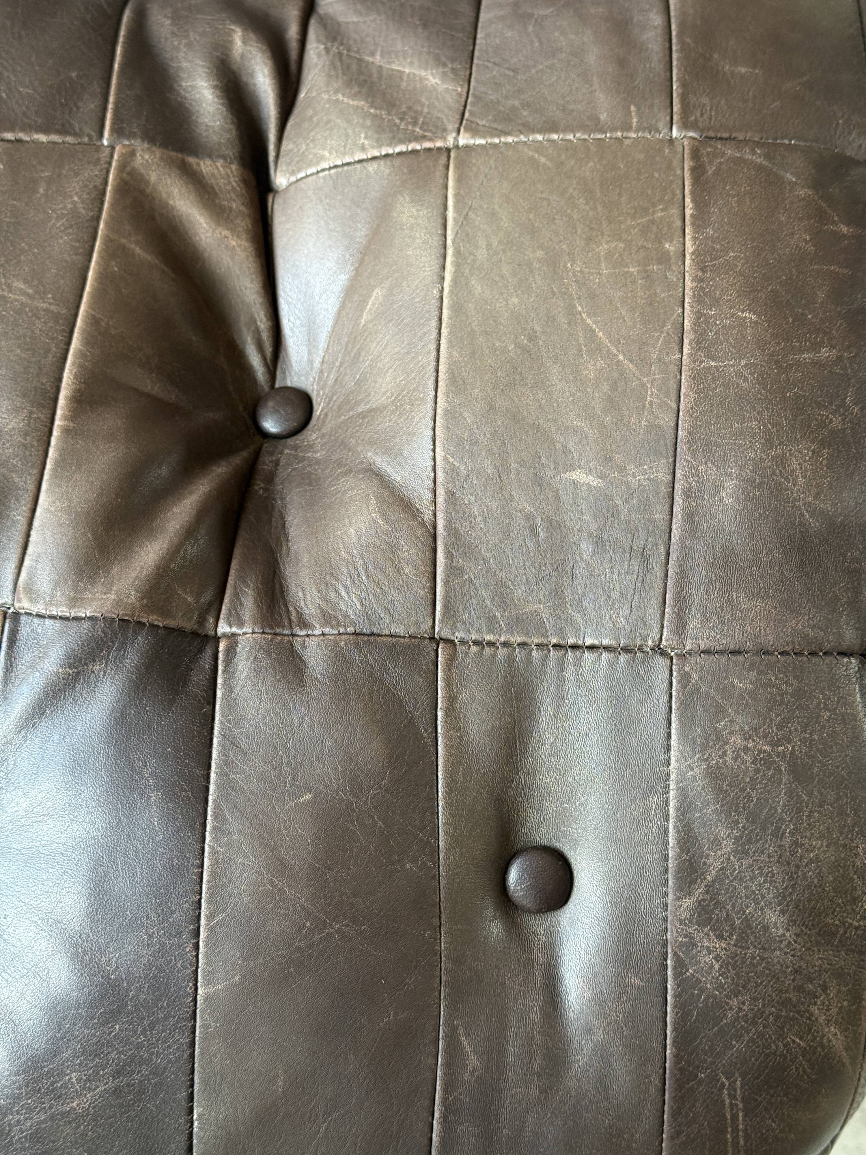 1970s Scandinavian armchair in curved laminated wood with a leather seat.