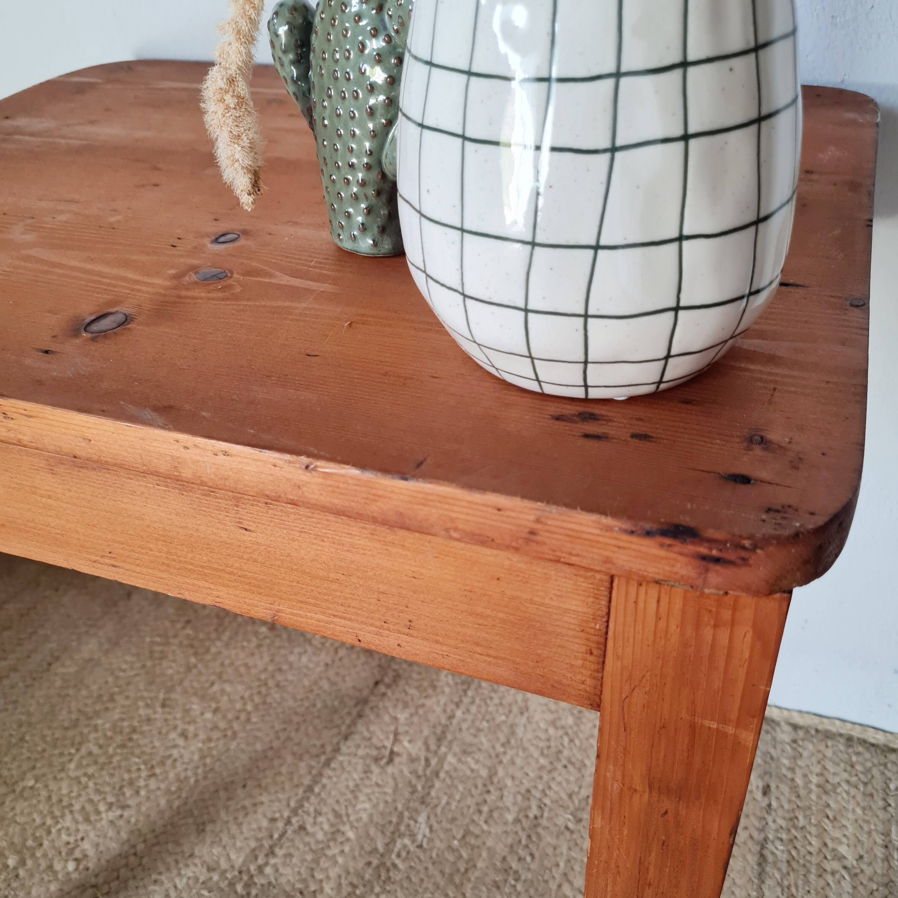 Petite table ou bout de canapé en bois