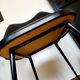 Chaise tonneau en skaï