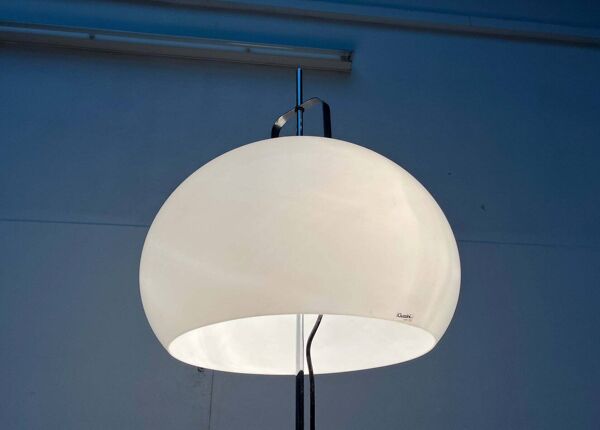 Lampe sur pied Lucerna modèle Space Age italien moderne du milieu du siècle par Guzzini pour iGuzzini, années 1960