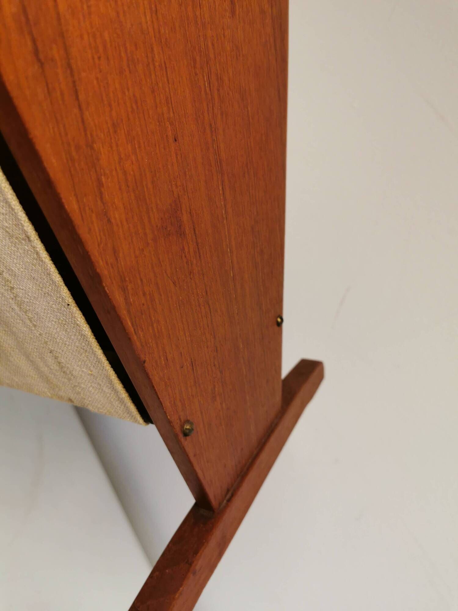 Magazine rack in teak wood with sand-coloured canvas, Danish and from the 1970s.