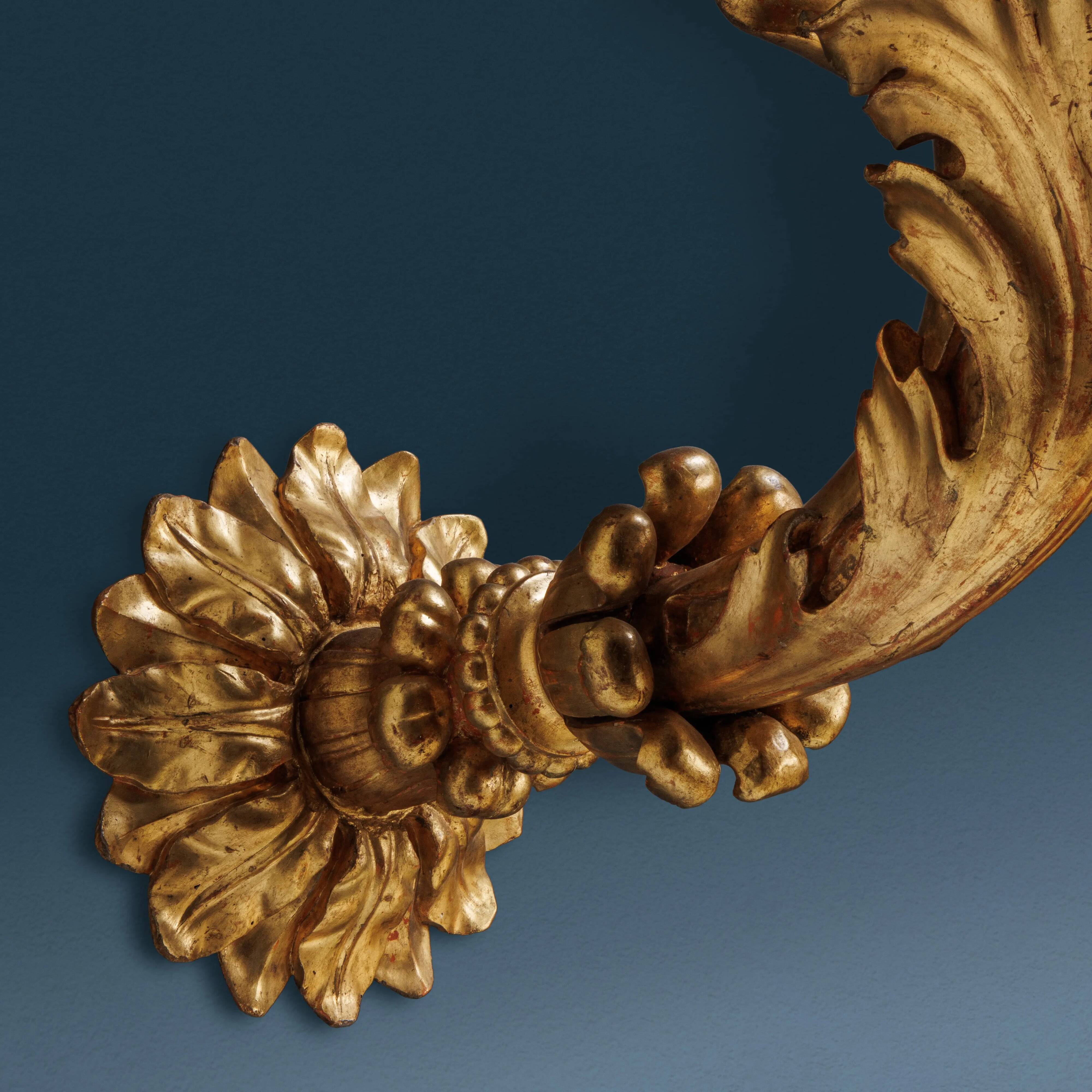 Paire de supports de lanternes baroques anciens en bois doré, Italie, XVIII Century