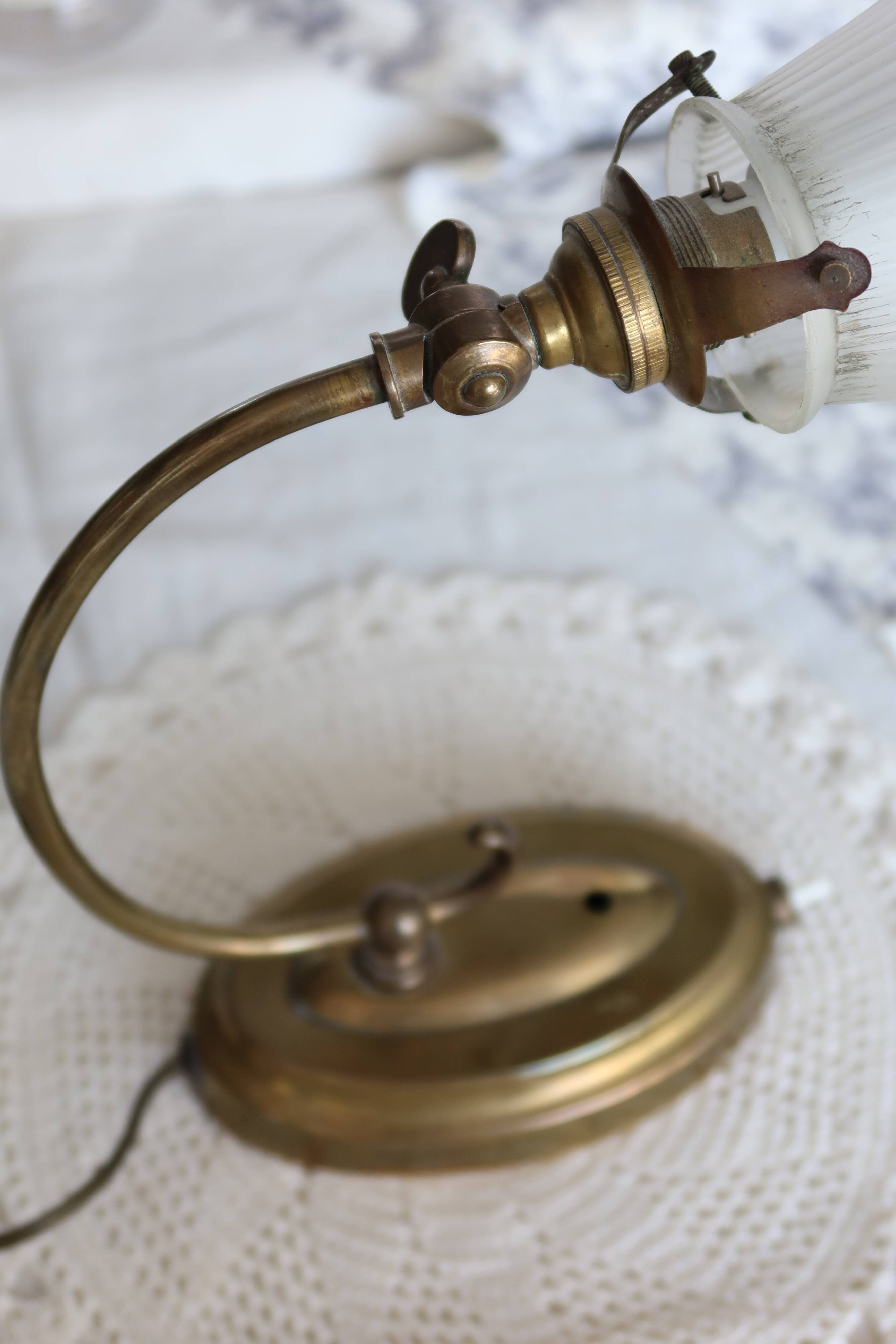 Lampe vintage en métal doré - Abat-jour tulipe