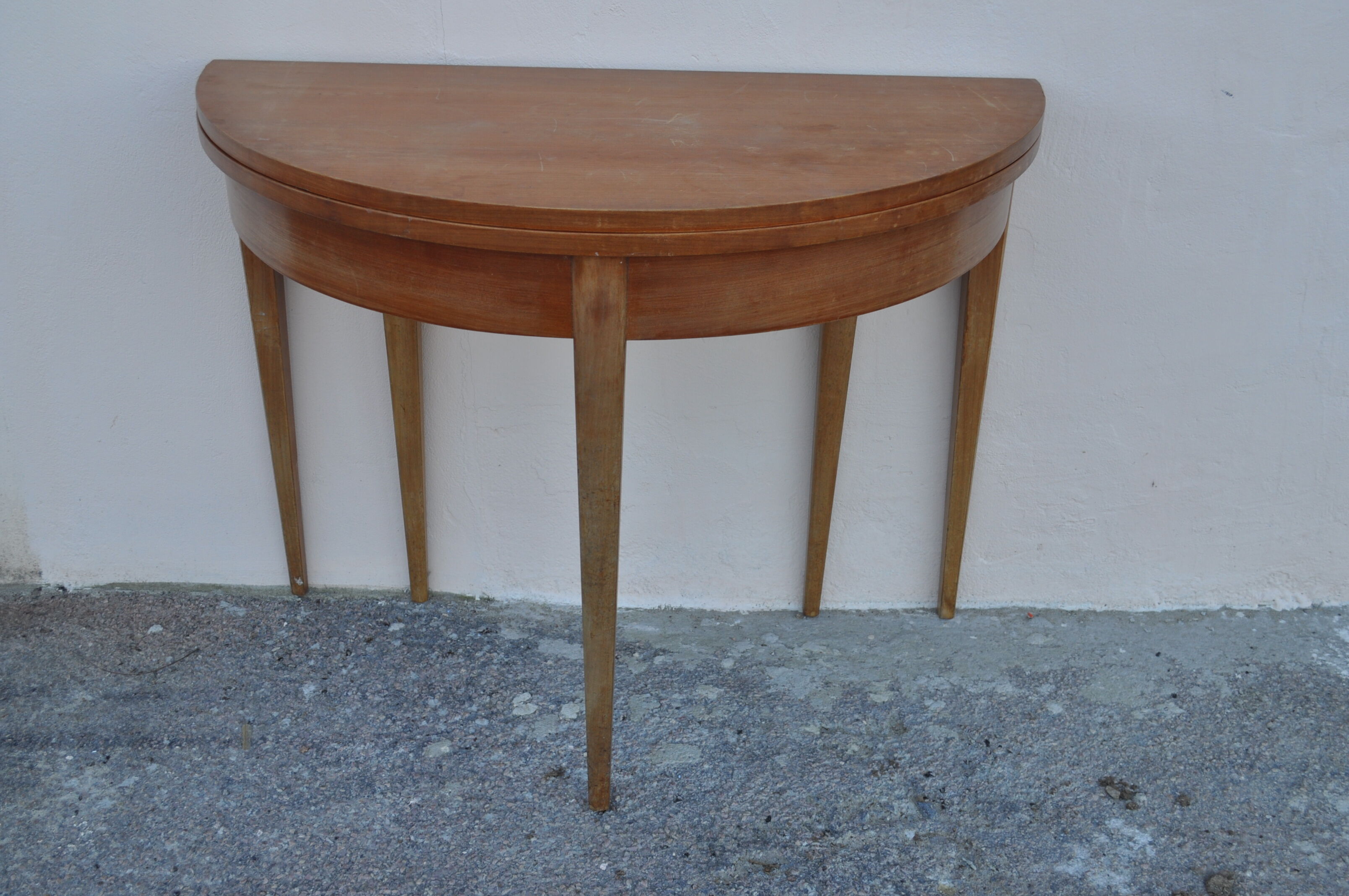 Modular scandinavian table