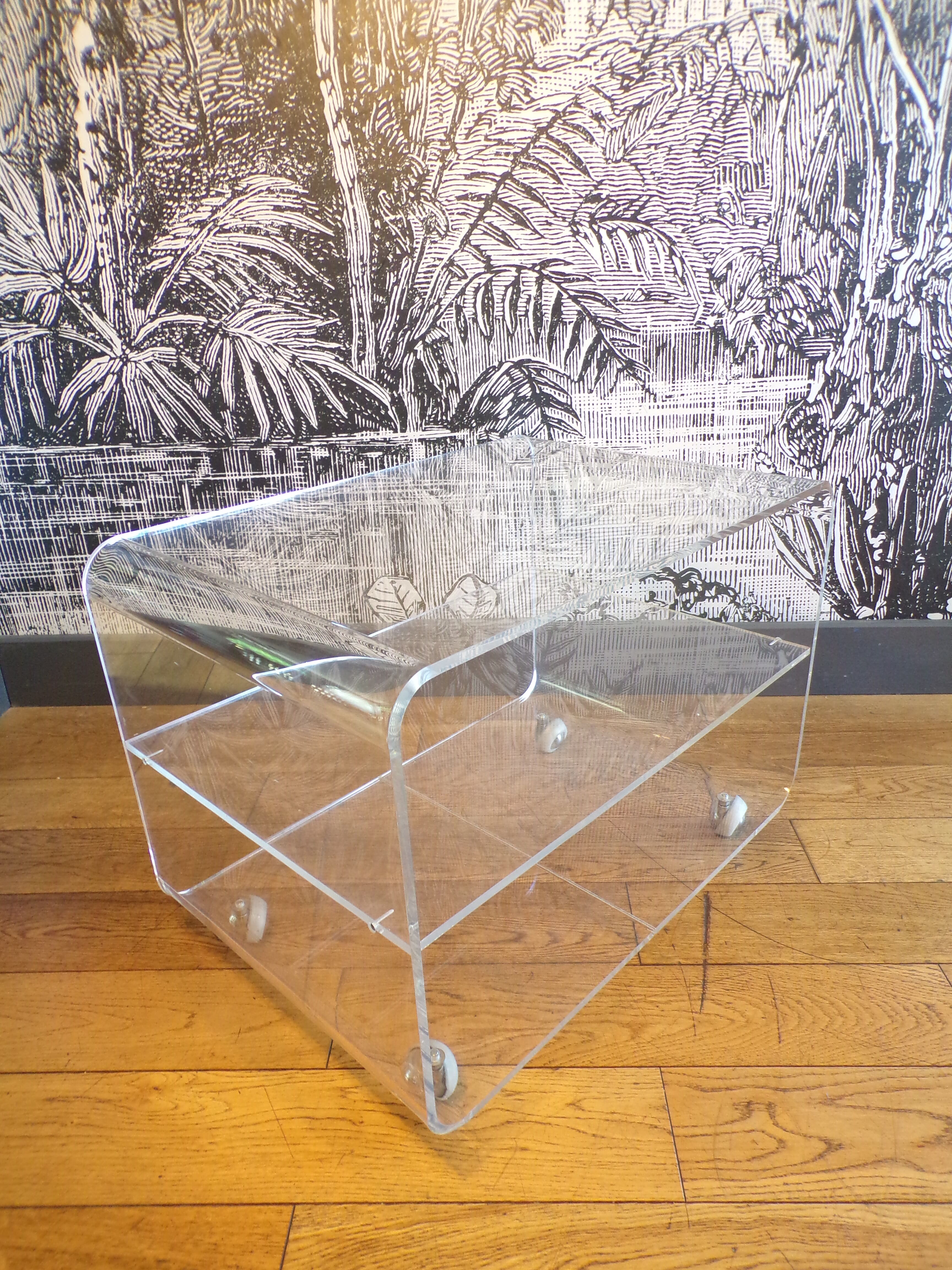 Meuble plexiglas vintage