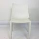 Chaise BO blanches par Philippe Starck éditées par Driade