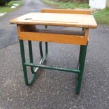 School desk 1 place