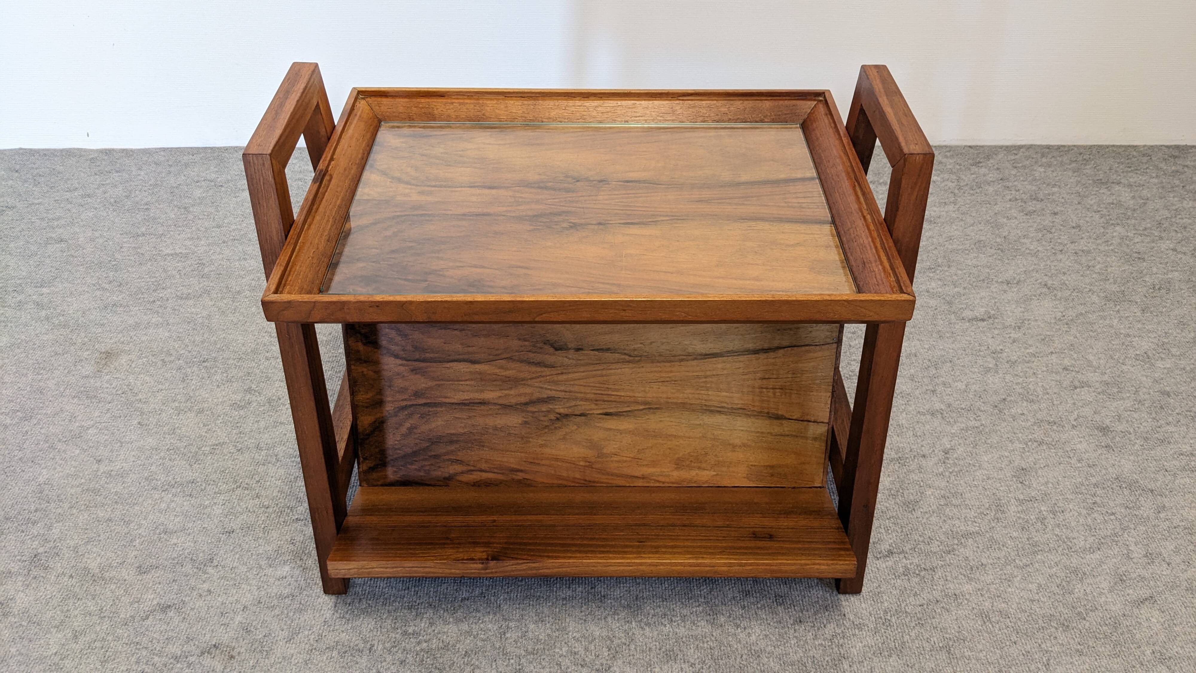 Table d'appoint porte-revues Art déco en noyer, France vers 1930