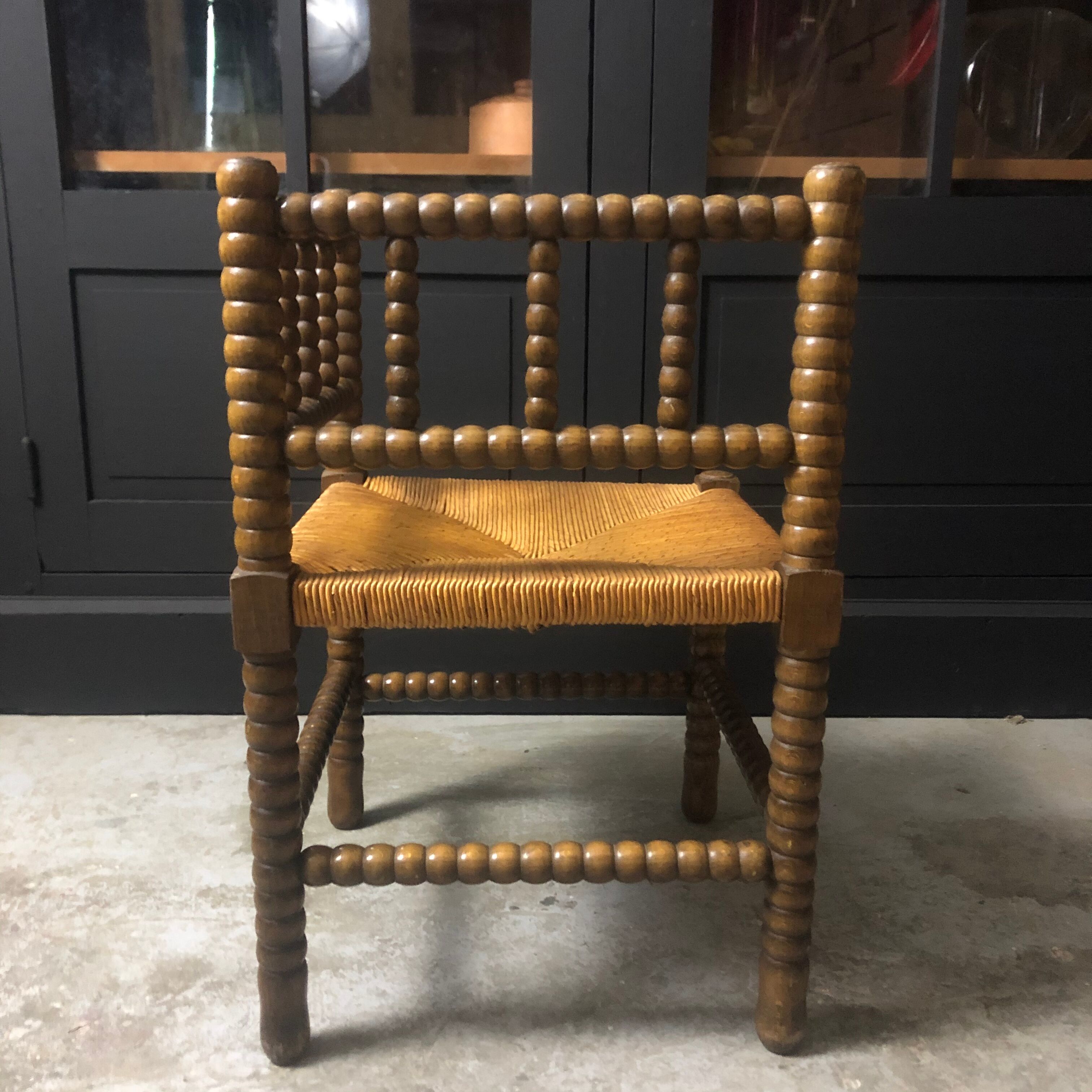 Mulched fire corner chair