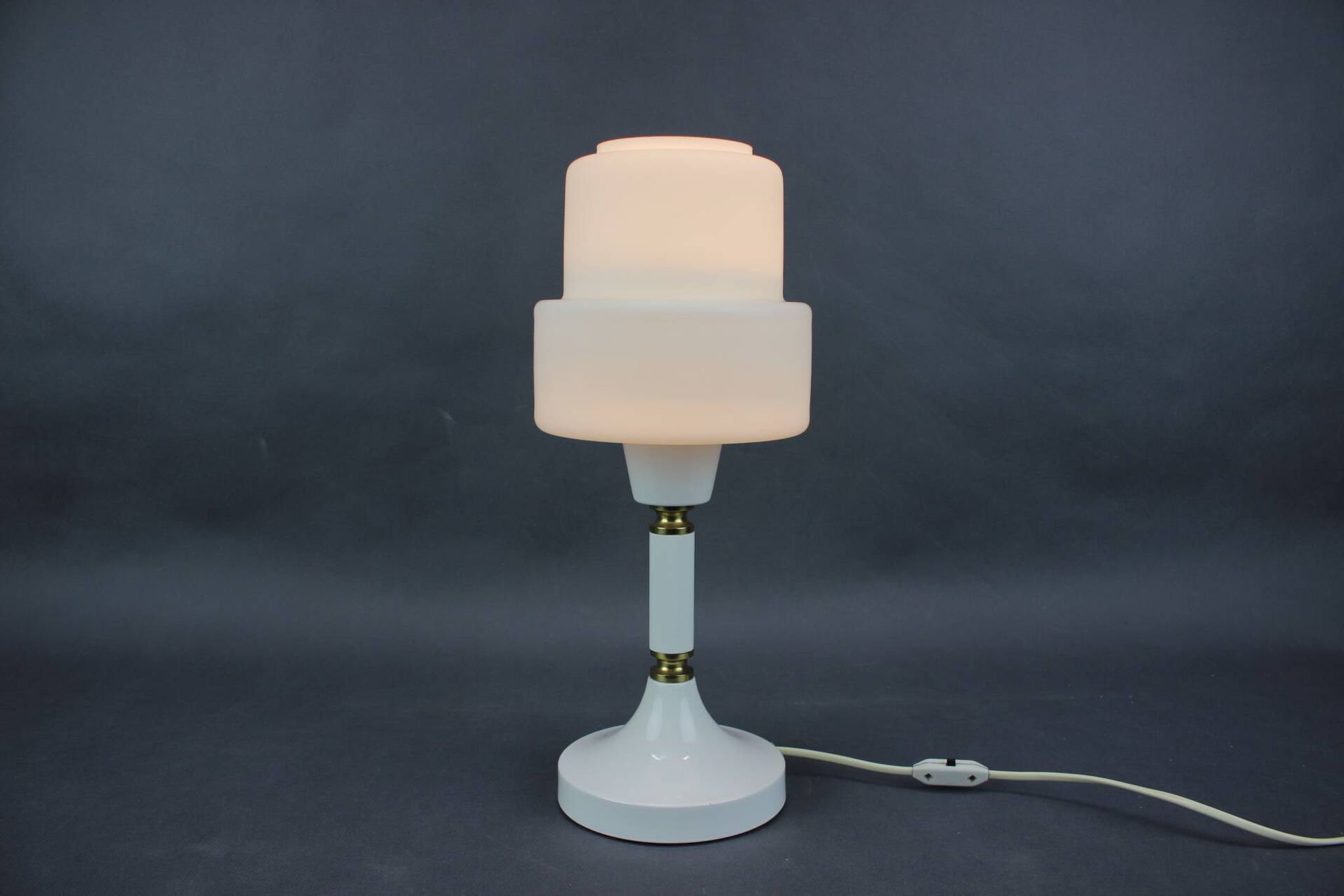 Lampe de Table en Verre Opalin et Laiton Drukov Brno, Tchécoslovaquie, 1970s