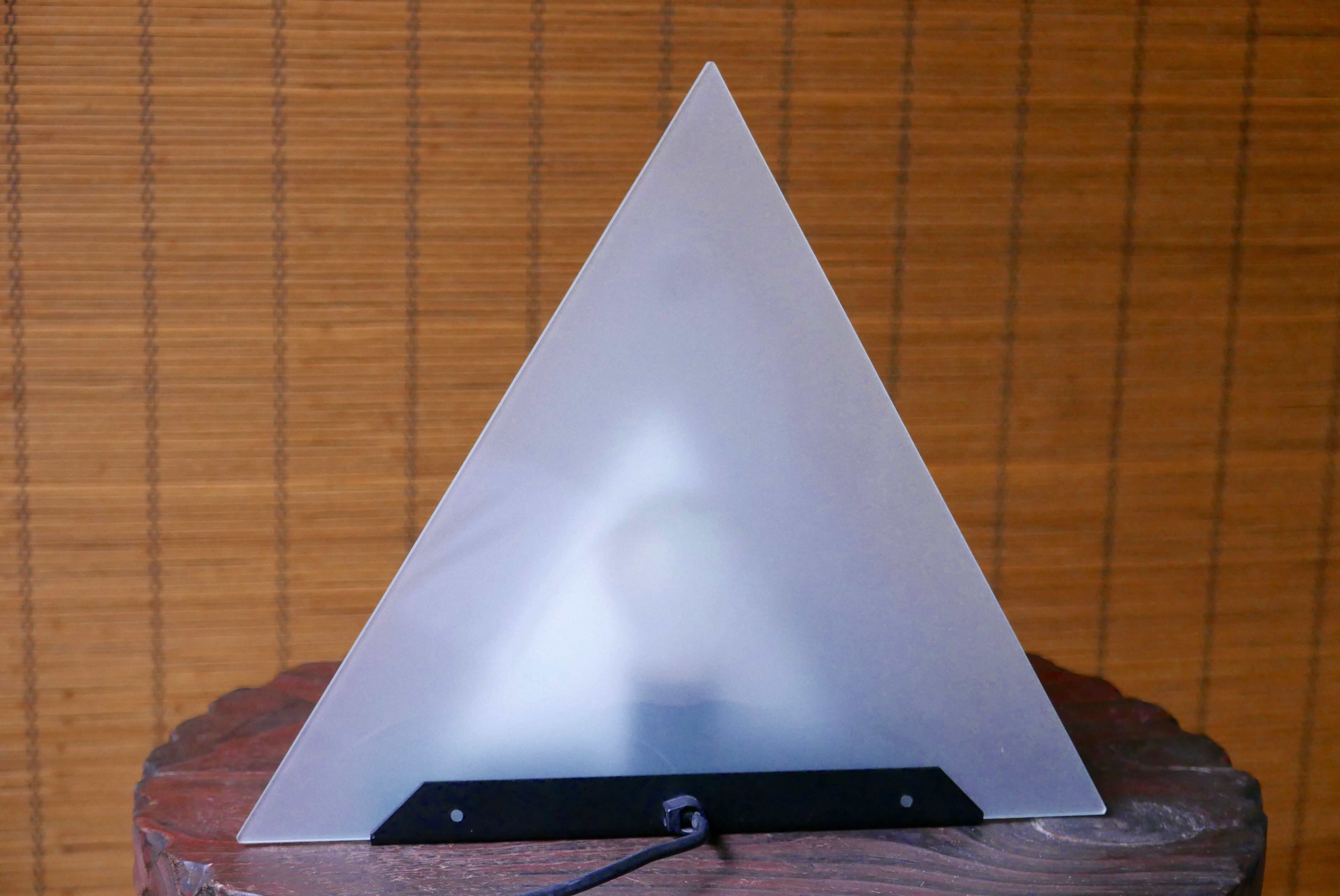Lampe pyramide en verre années 80