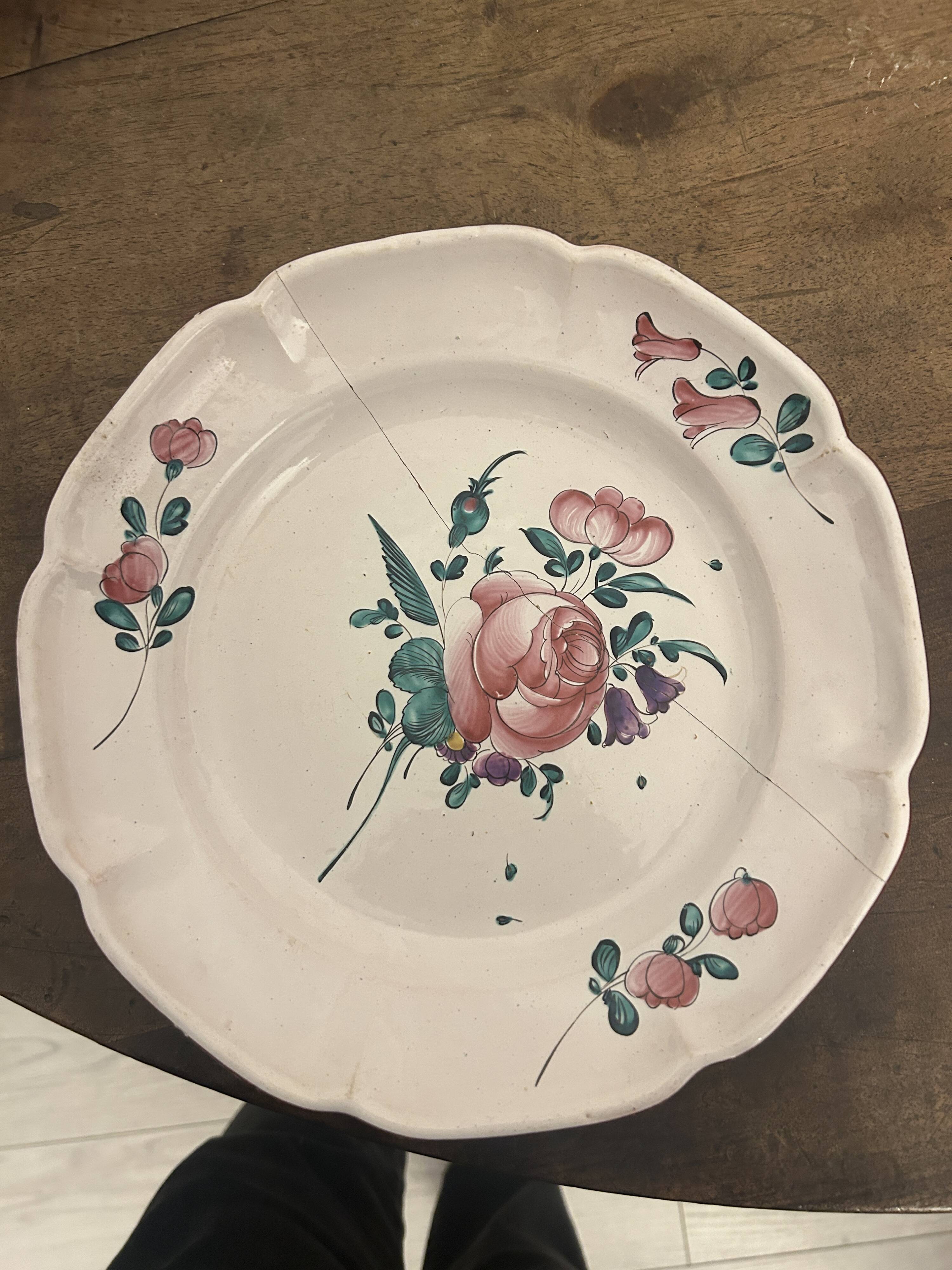 5 assiettes en faïence des Islettes, XVIIIᵉ siècle