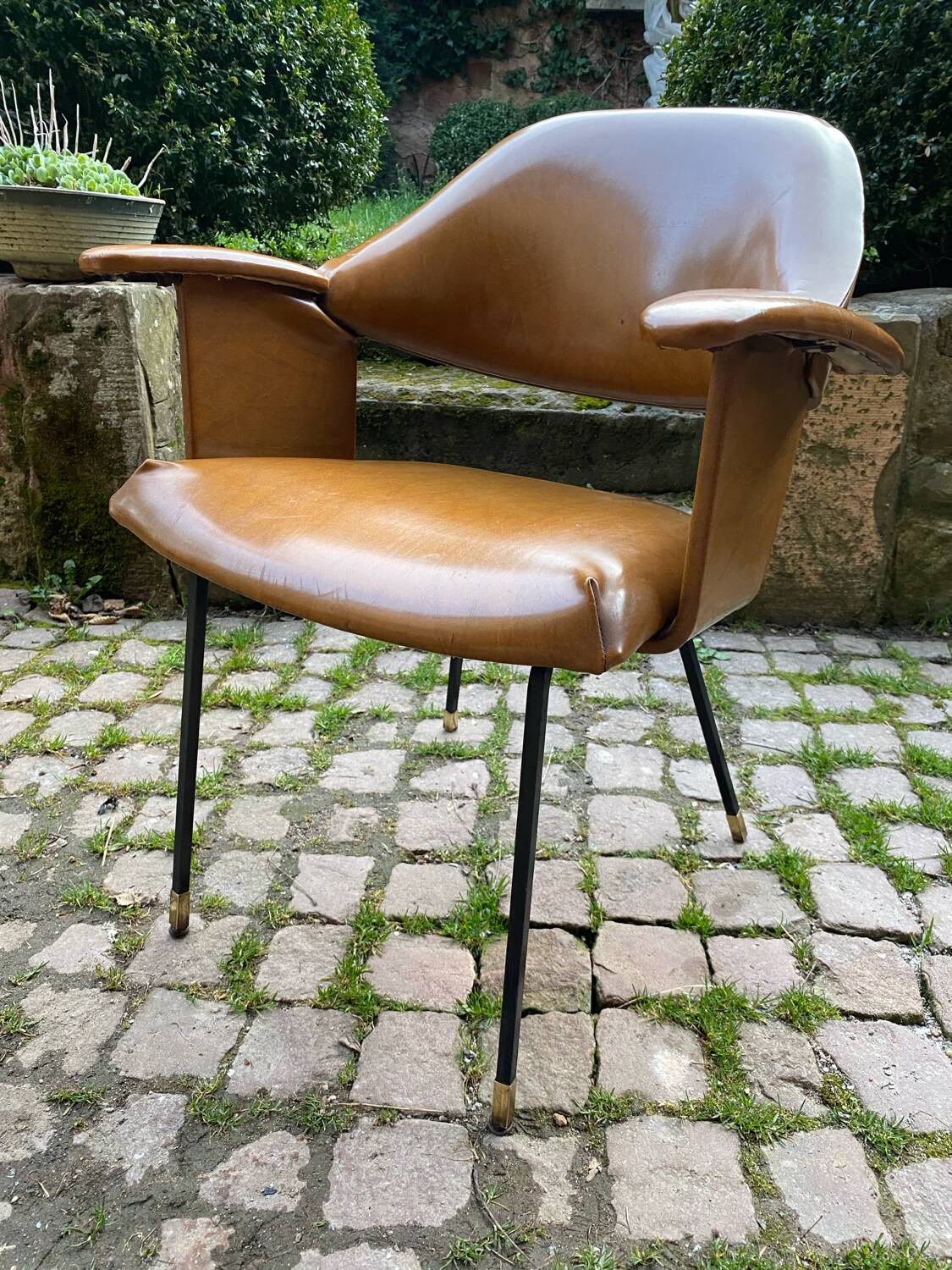 Fauteuil de bureau Italien Skaï havane vers 1950
